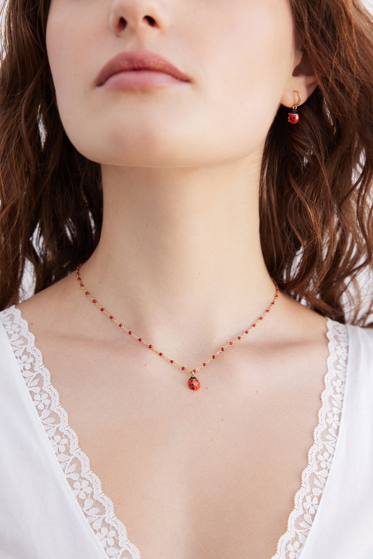 Collar colgante mariquita roja y negra