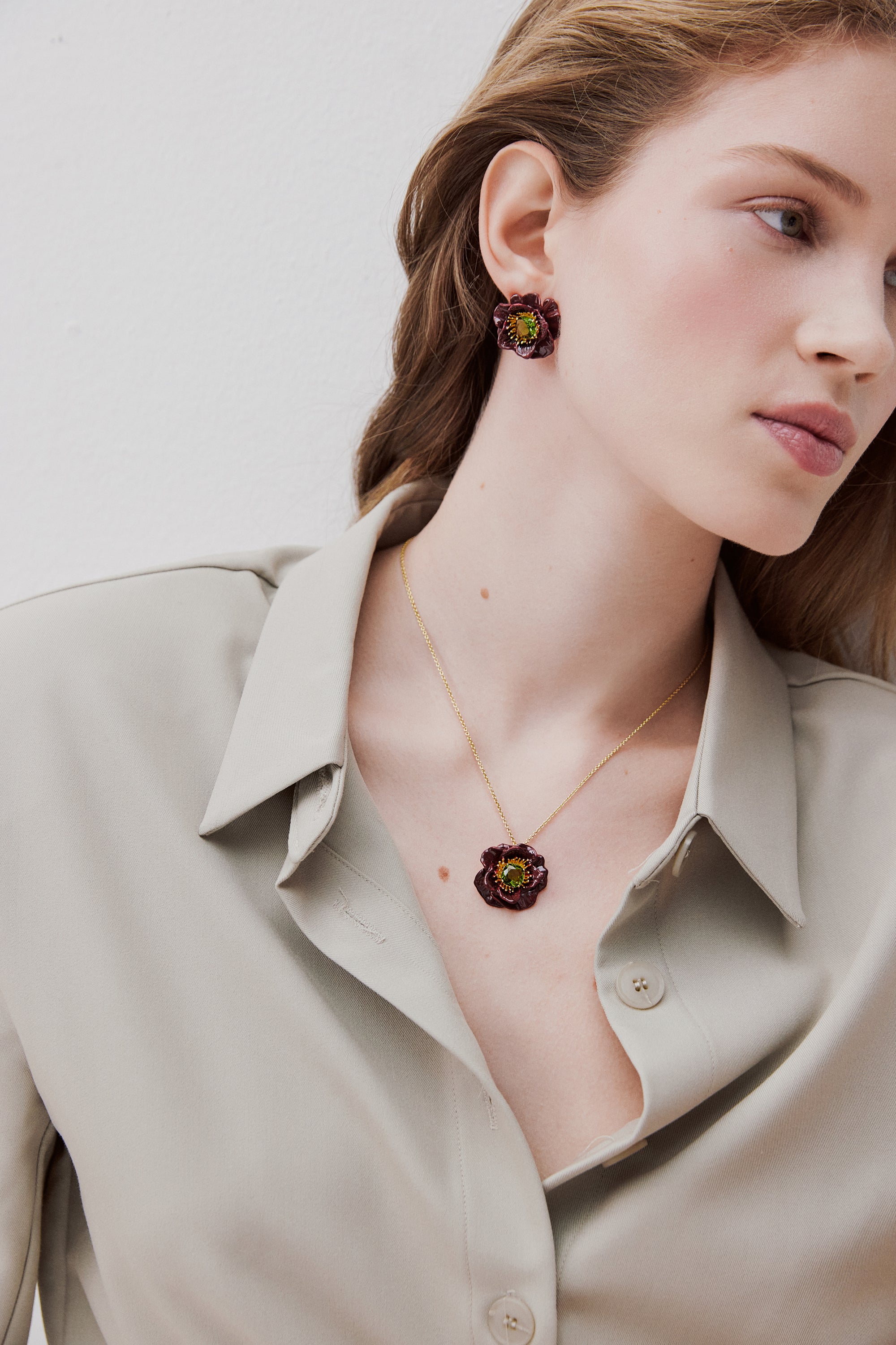 Pendant necklace with burgundy anemone flower and green faceted stone