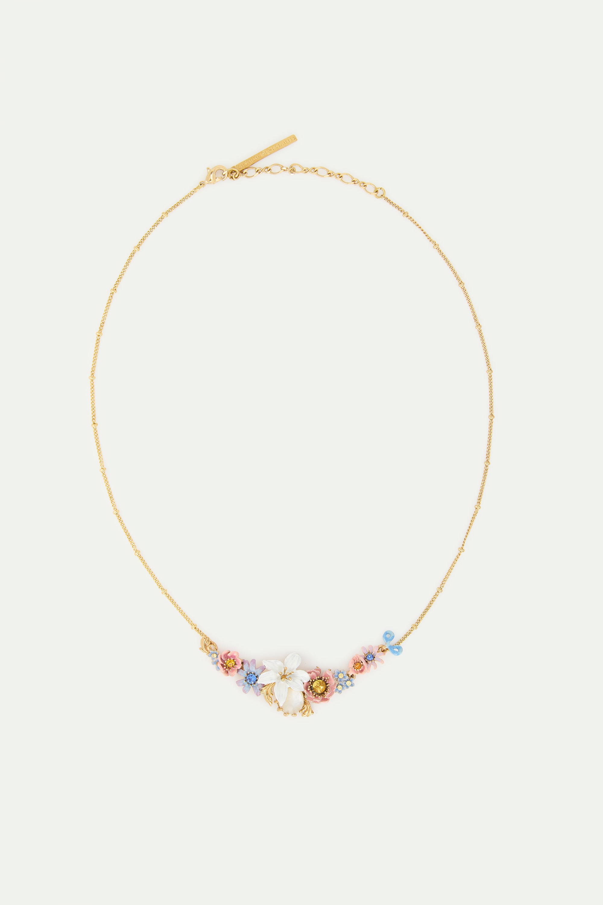 Collar pechera flores rosas y azules, flor de lis y piedra redonda nacarada