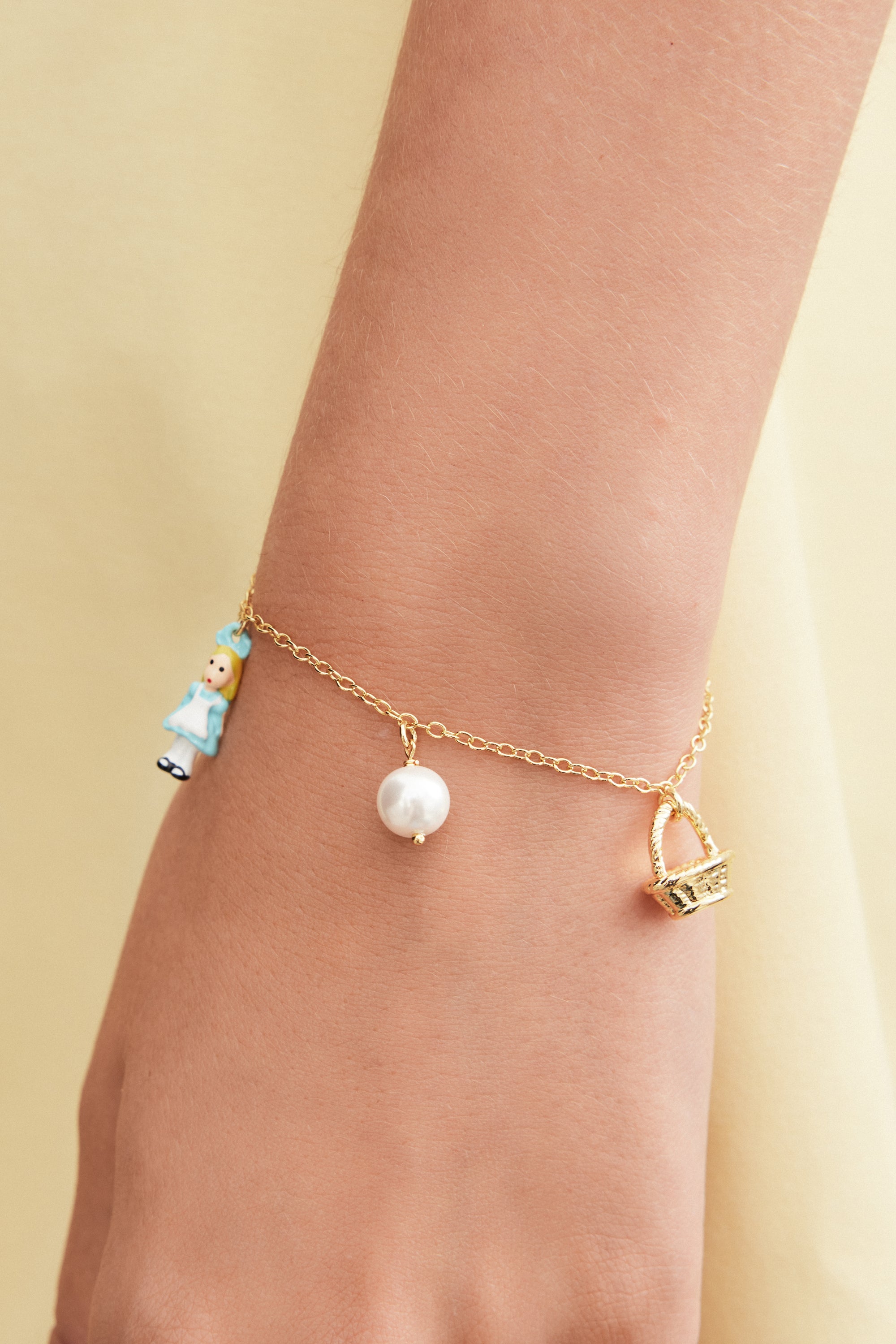Fine Alice charm bracelet