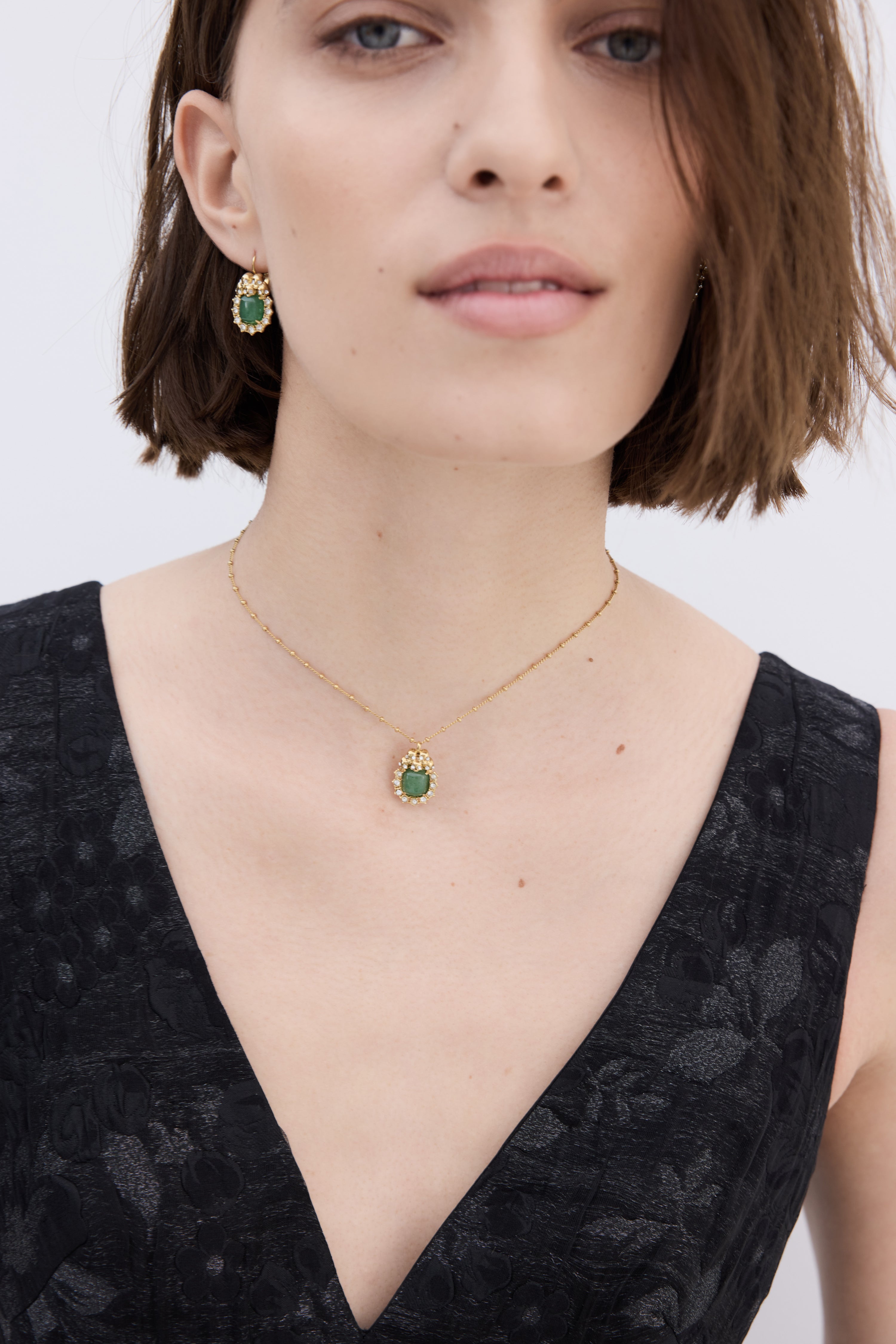 Collar colgante de aventurina verde, calaveras y cristales