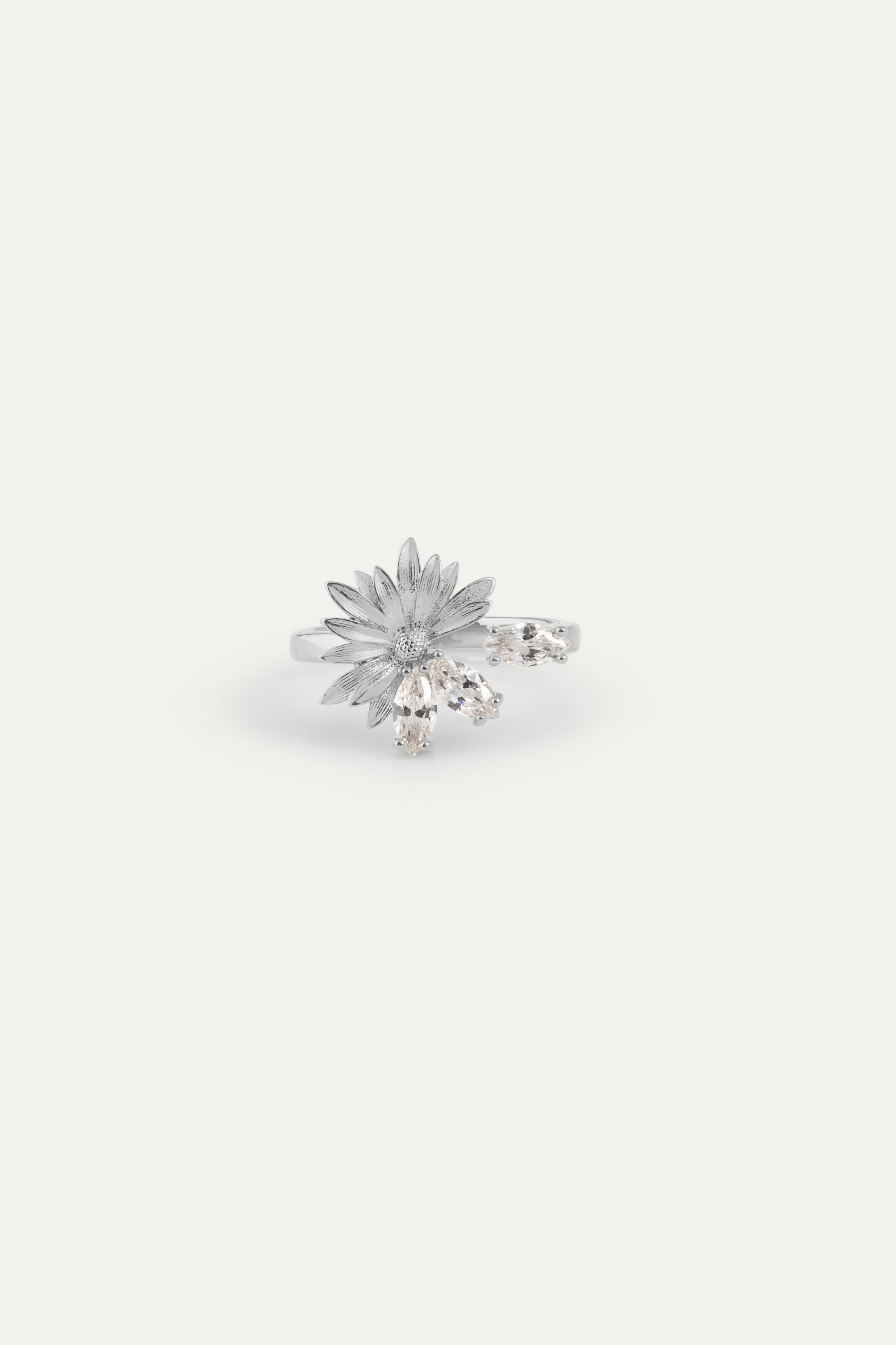 Anillo ajustable plateado con flor de margarita y piedras blancas