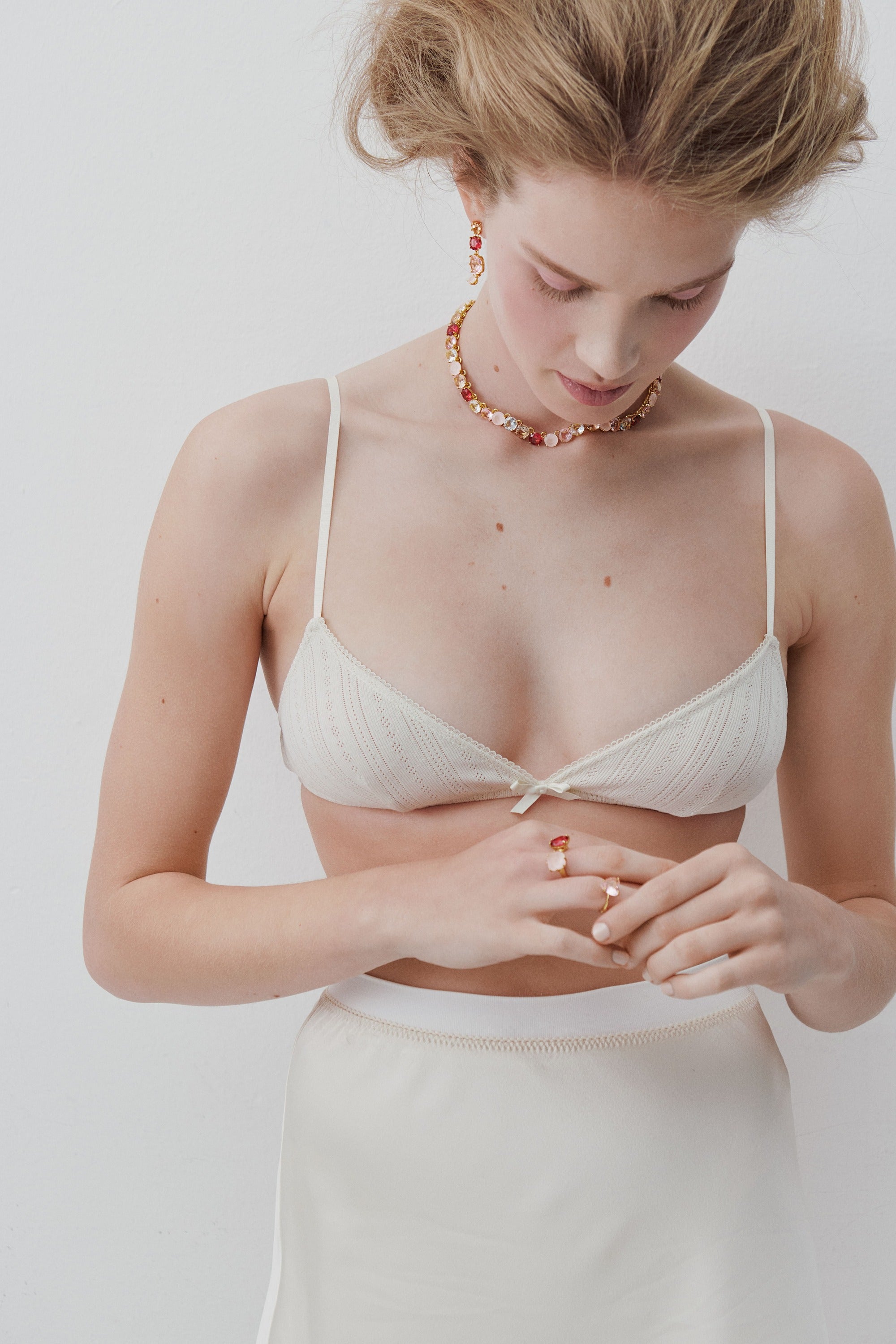 Gradient pink Diamantine choker necklace with round stones