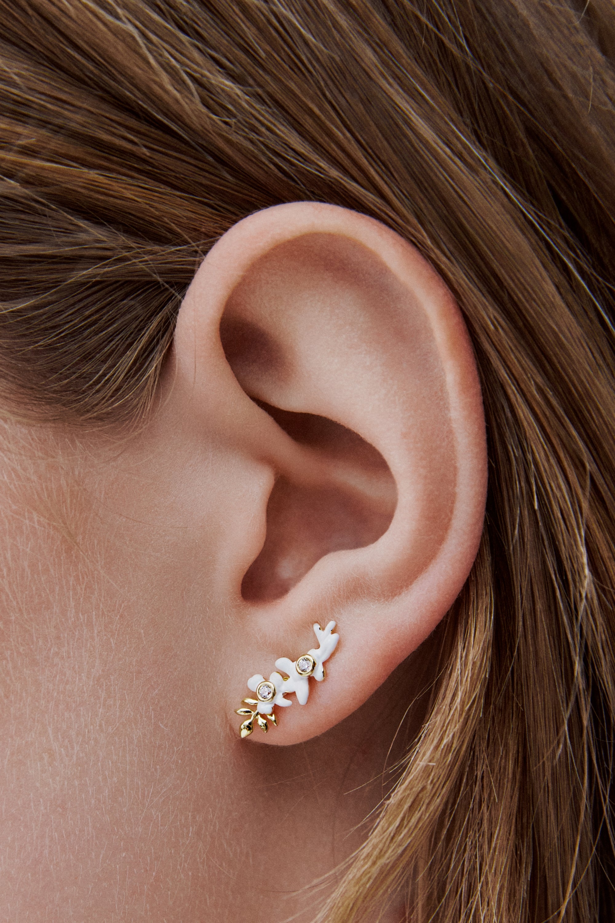 Pendientes bolitas laurel dorado, glicinia blanca y perla cultivada