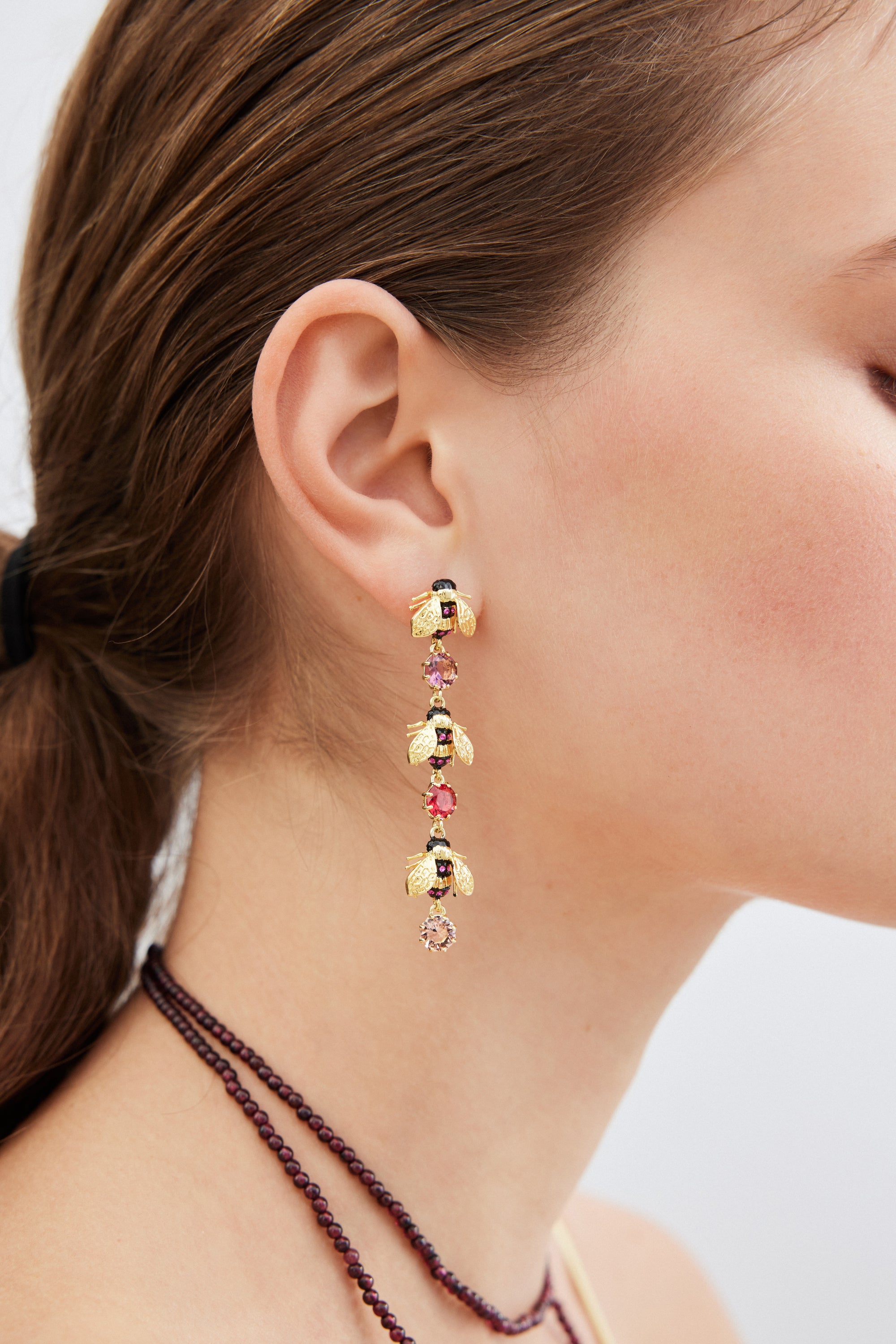 Dangle earrings with gold bees and pink round stones