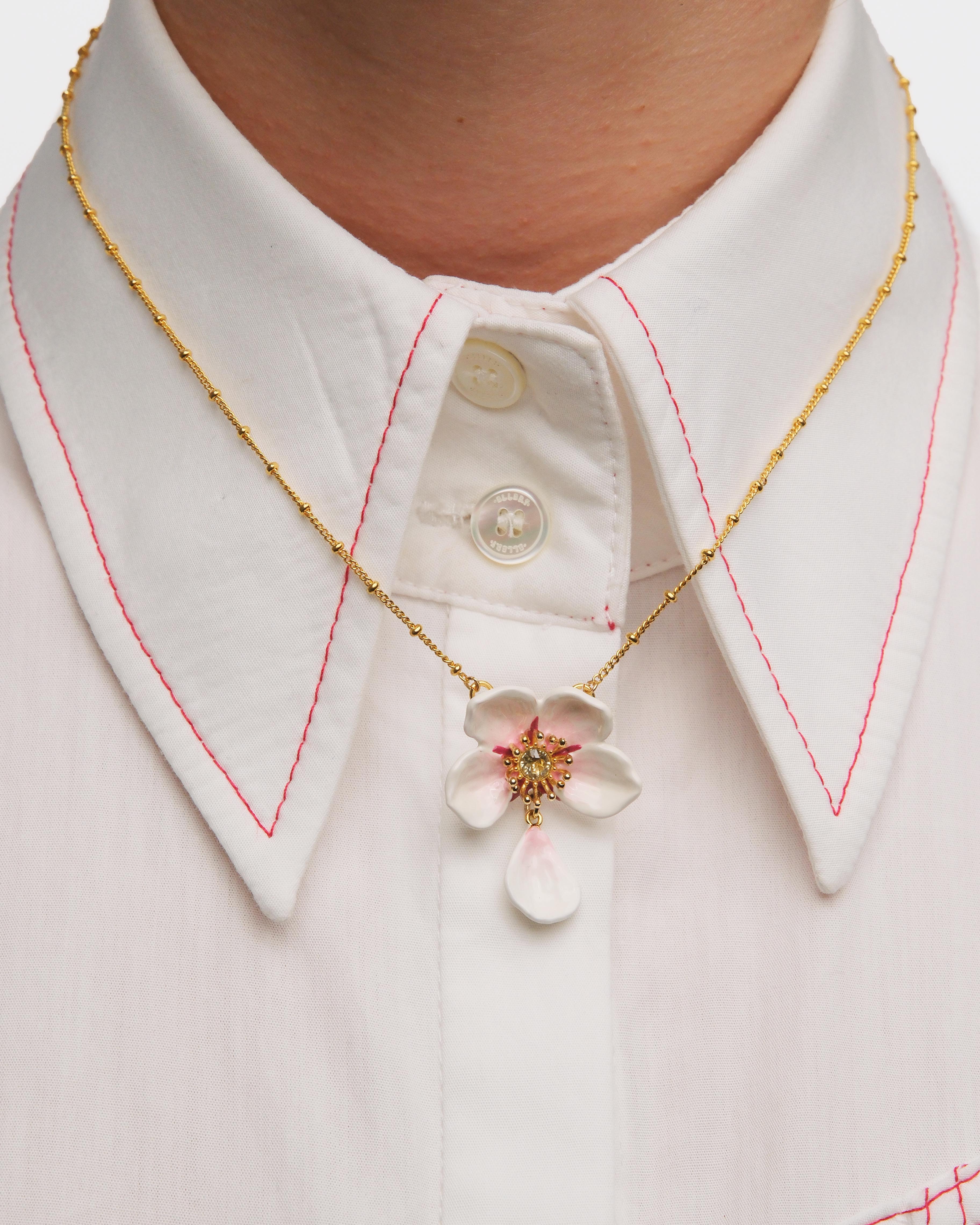 Collier pendentif fleur blanche du japon