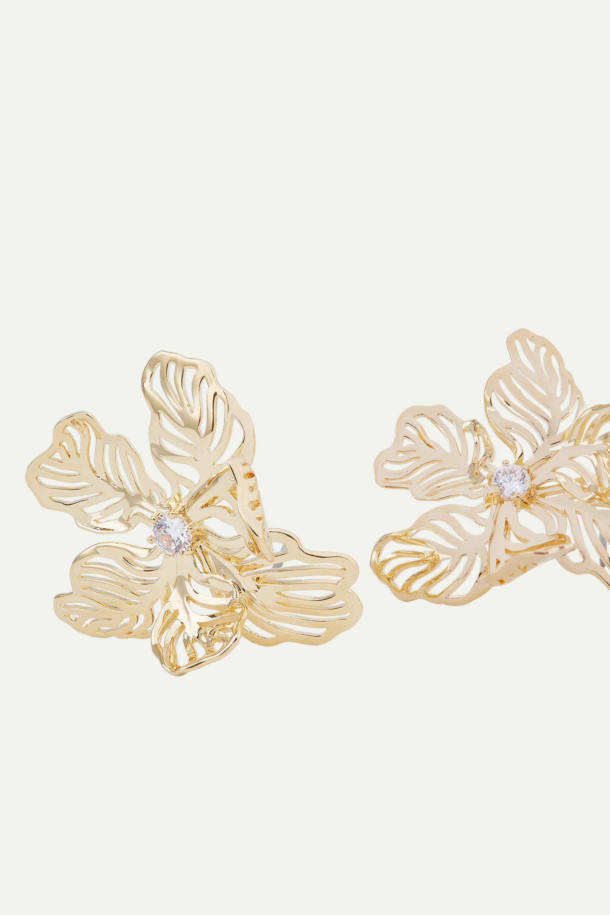 Openwork petal Iris post earrings