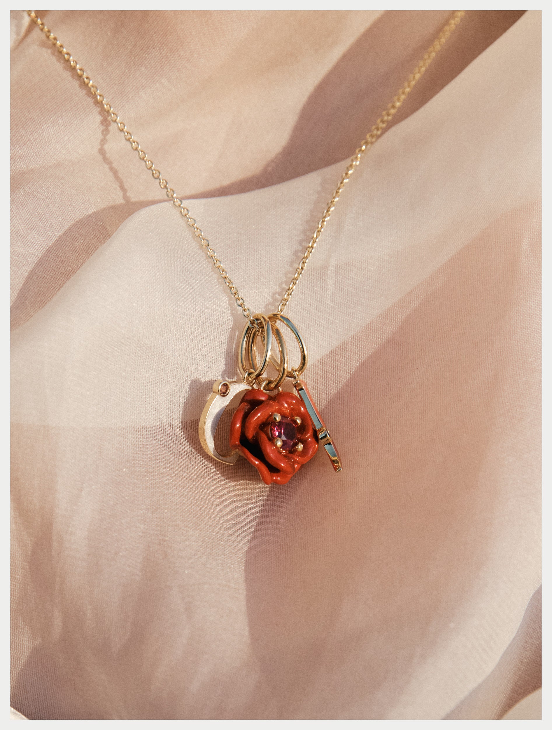 Red rose pendant