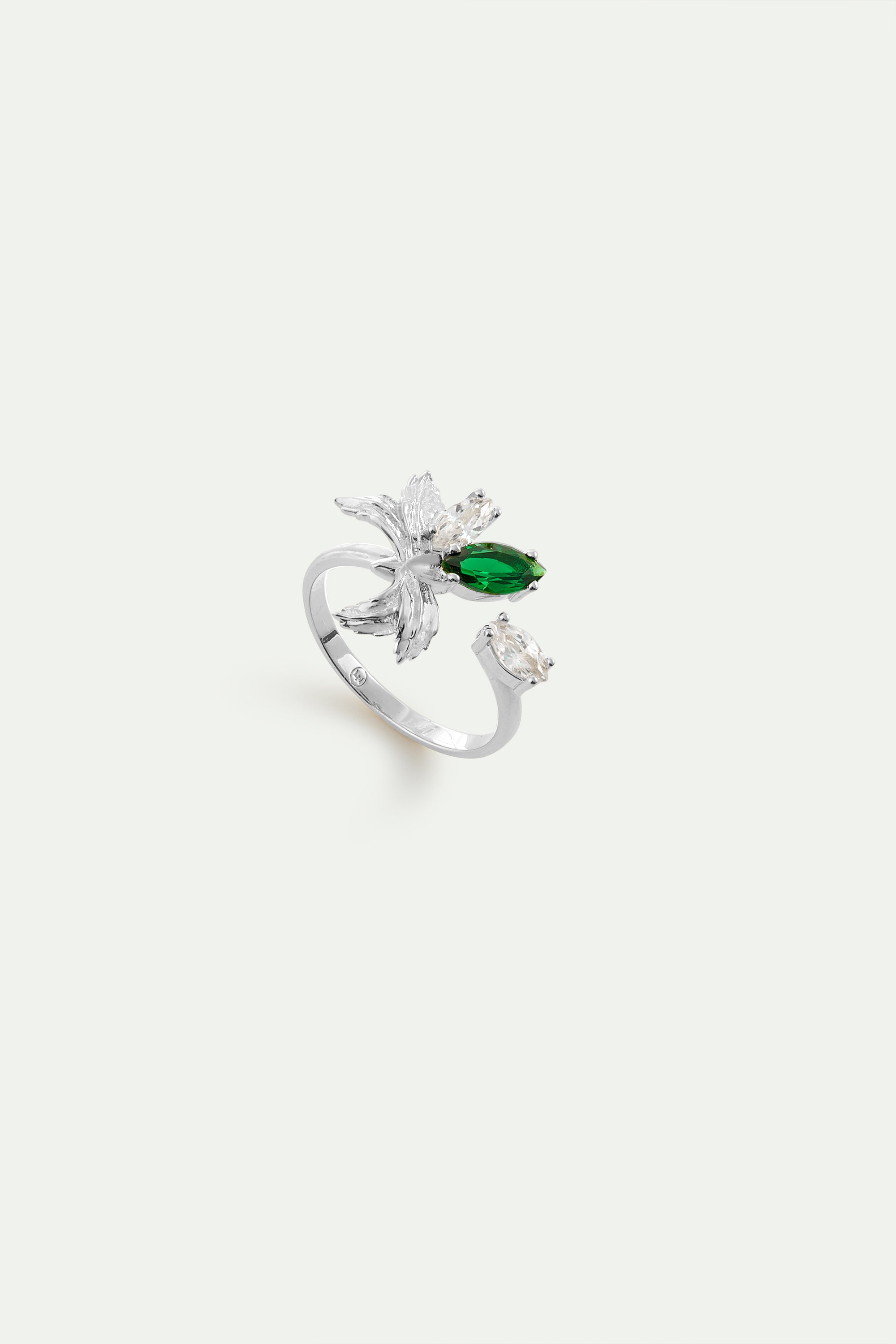Anillo ajustable plateado con flor de orquídea y piedras blancas y verde