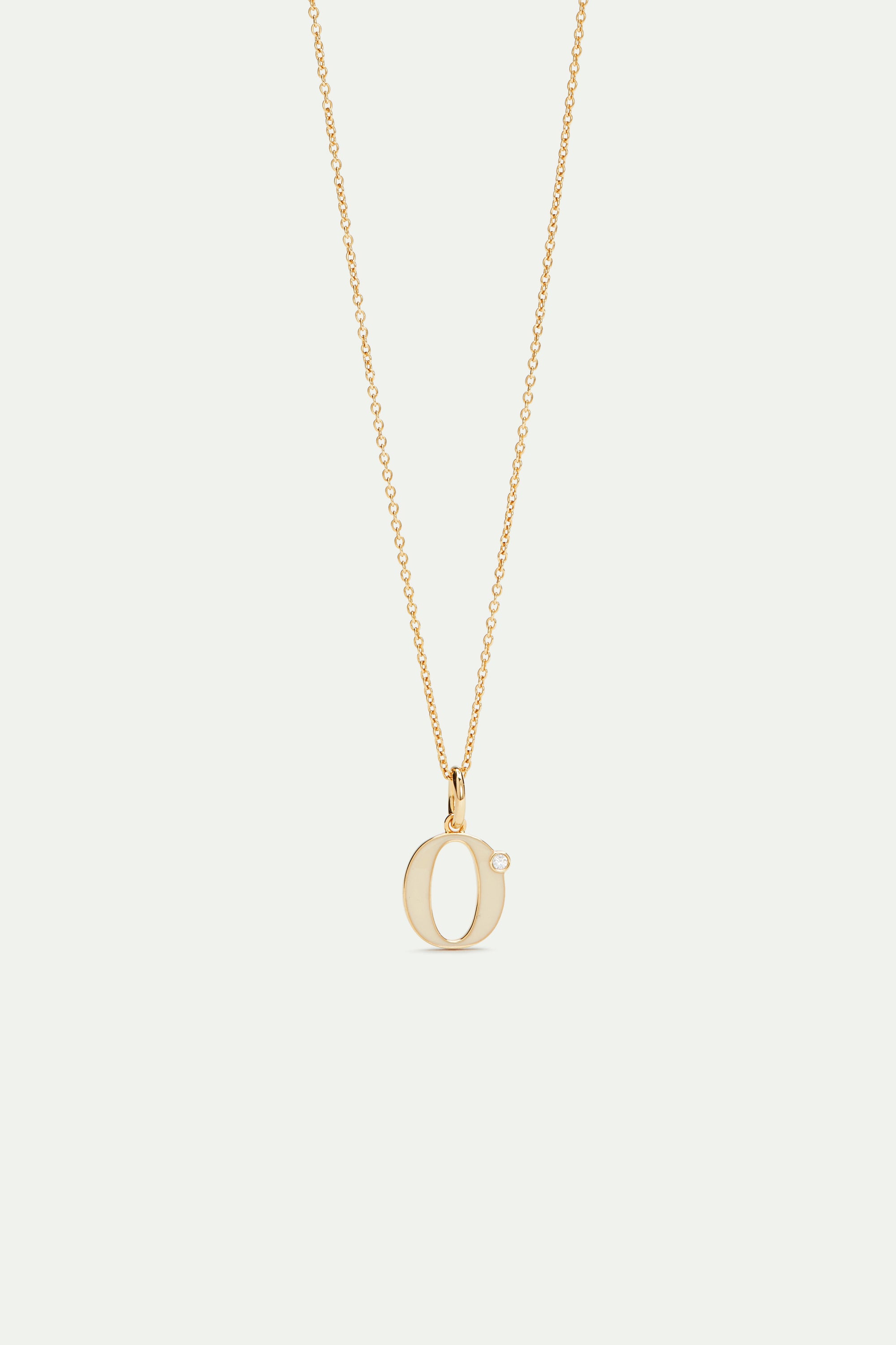 Letter O pendant necklace