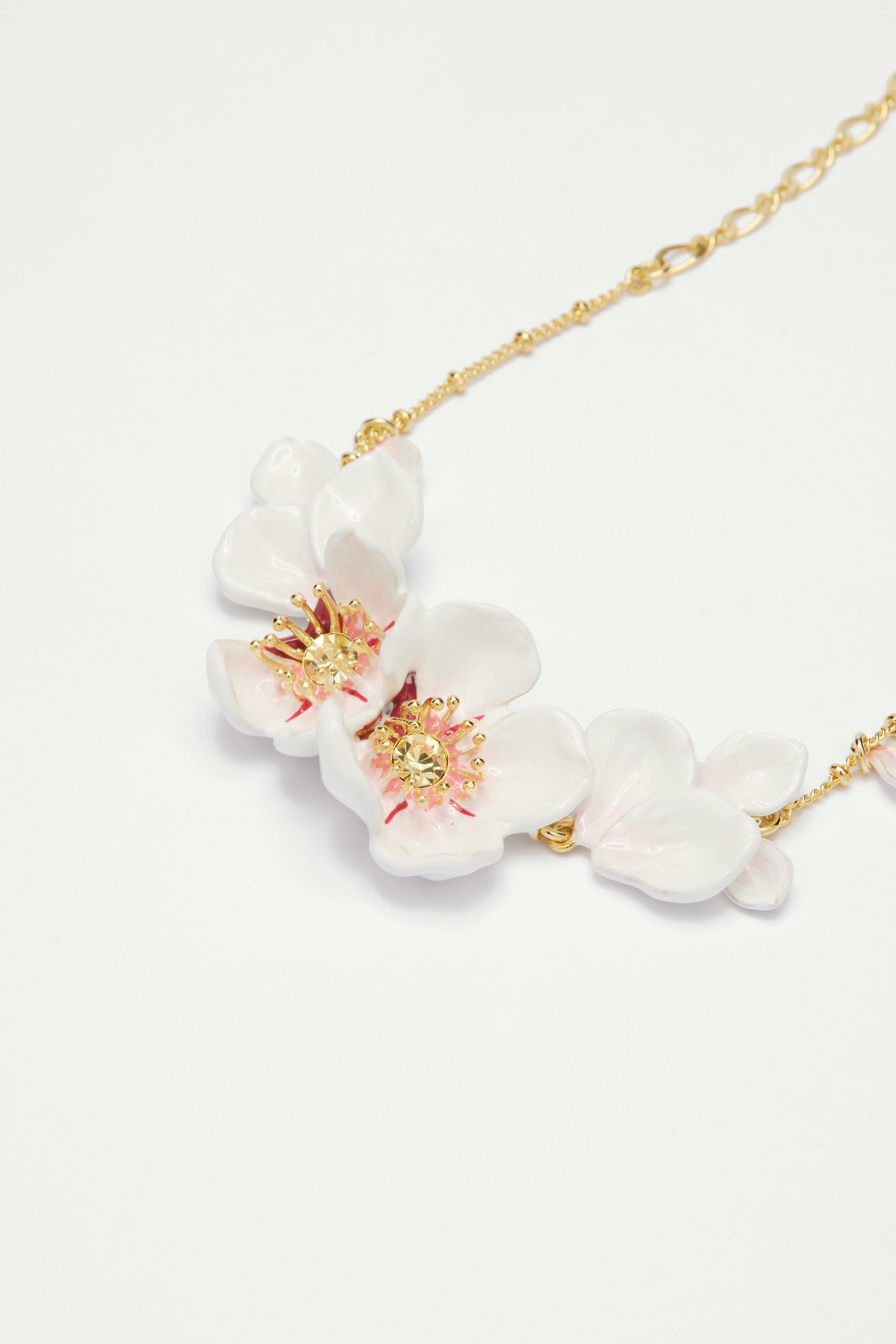 Pulsera Fina Flores blancas de Japón y pétalos