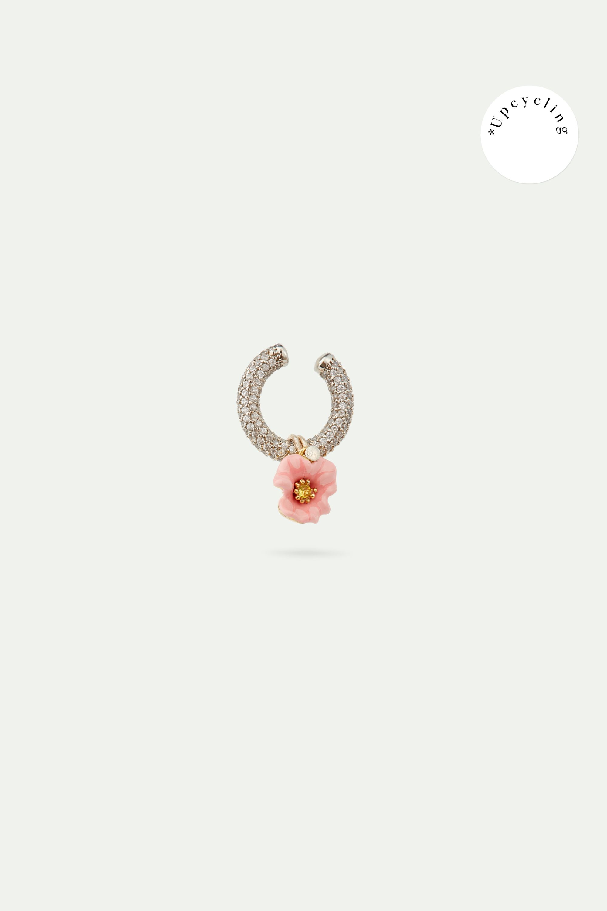 Pendiente ear cuff gris y flor rosa