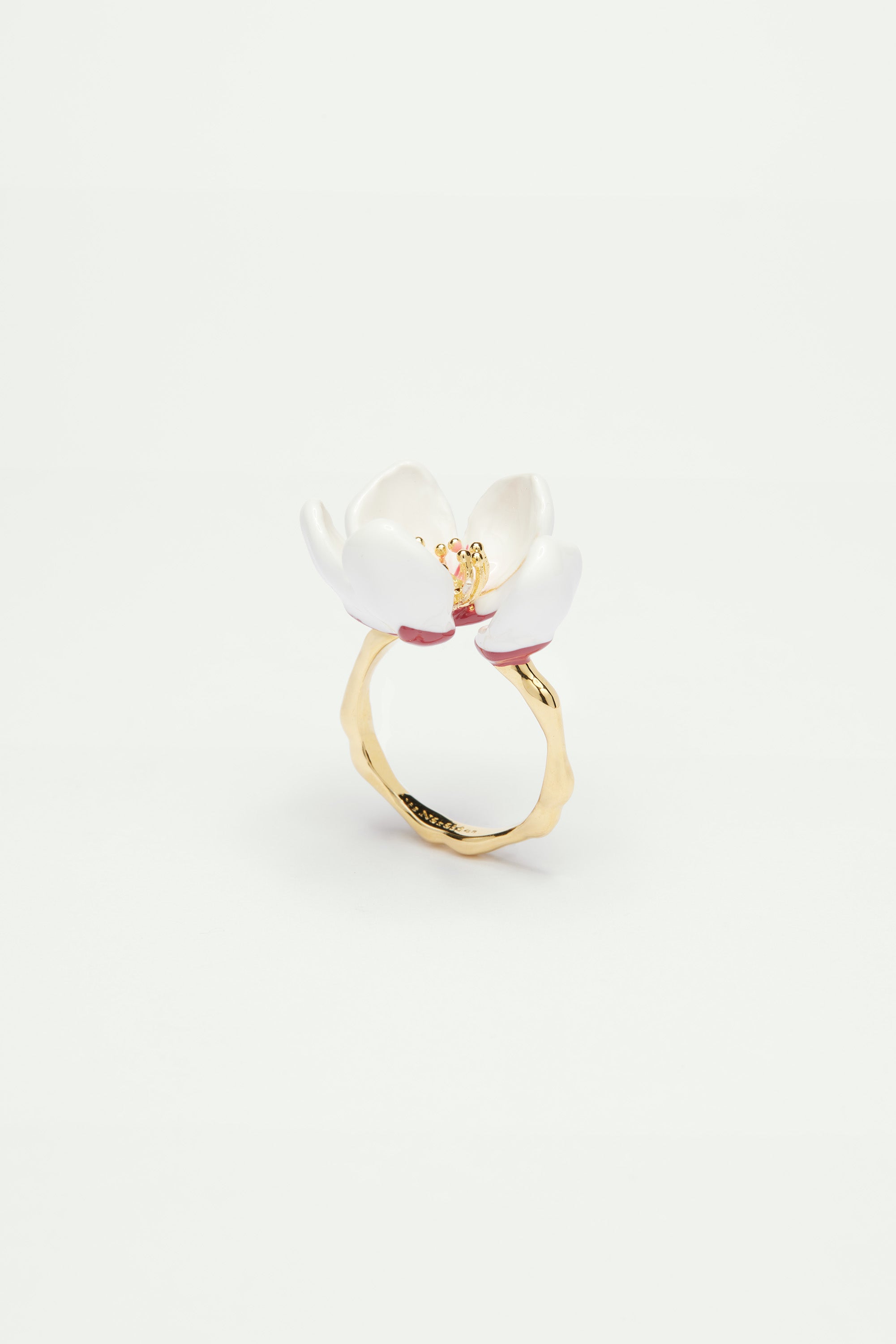 Anillo Ajustable Flor Blanca de Japón y Pétalo