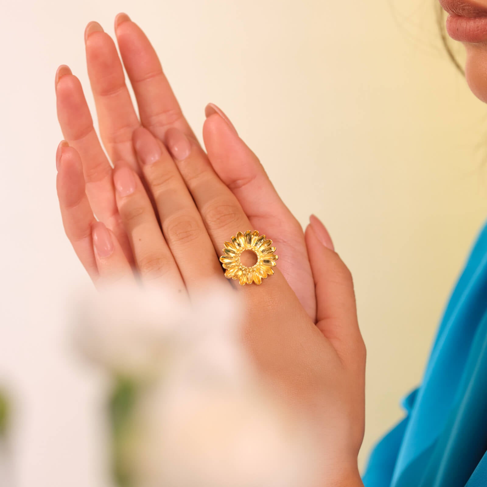 Anillo cocktail girasol y anillo perlado