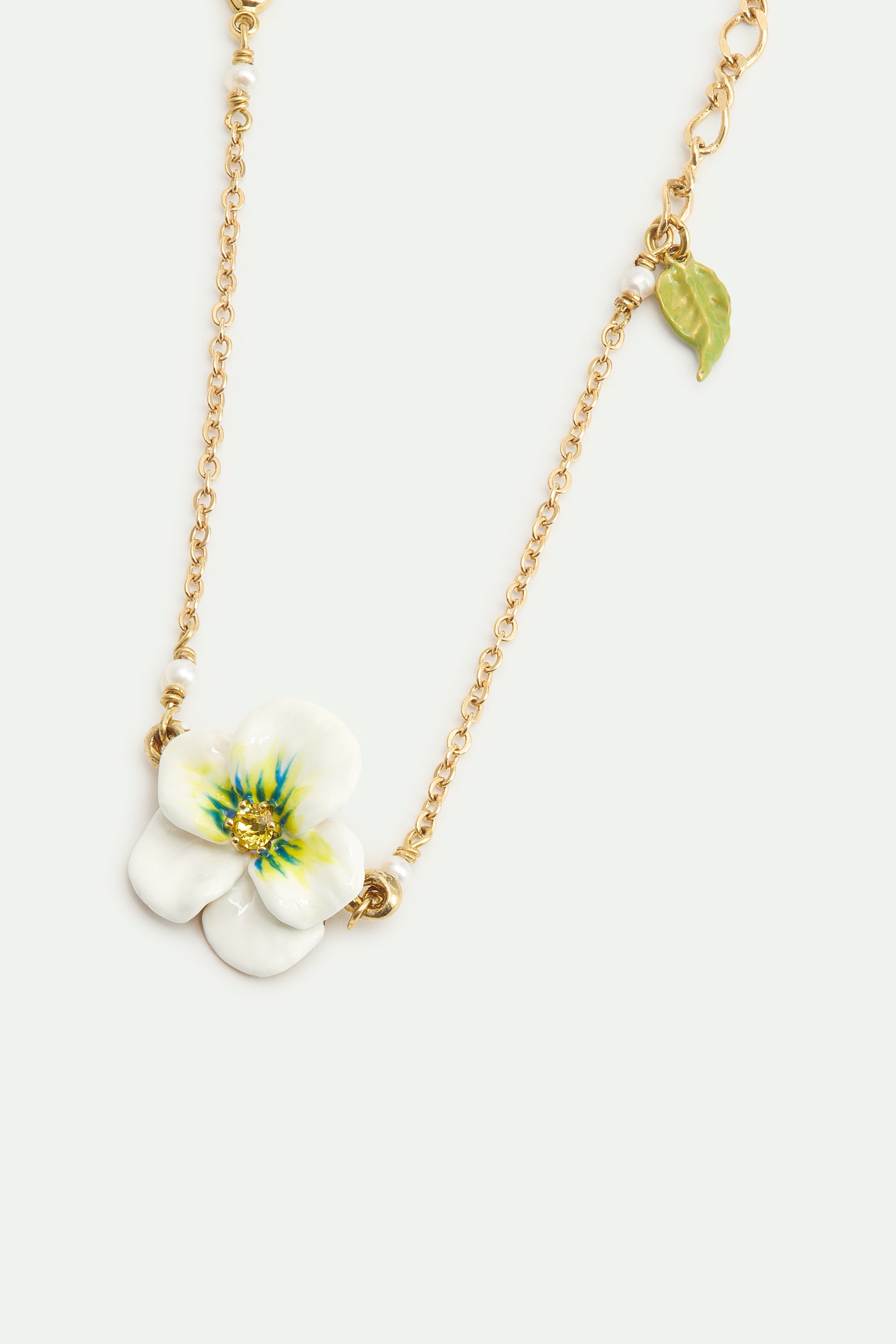 White pansy and cut crystal bracelet