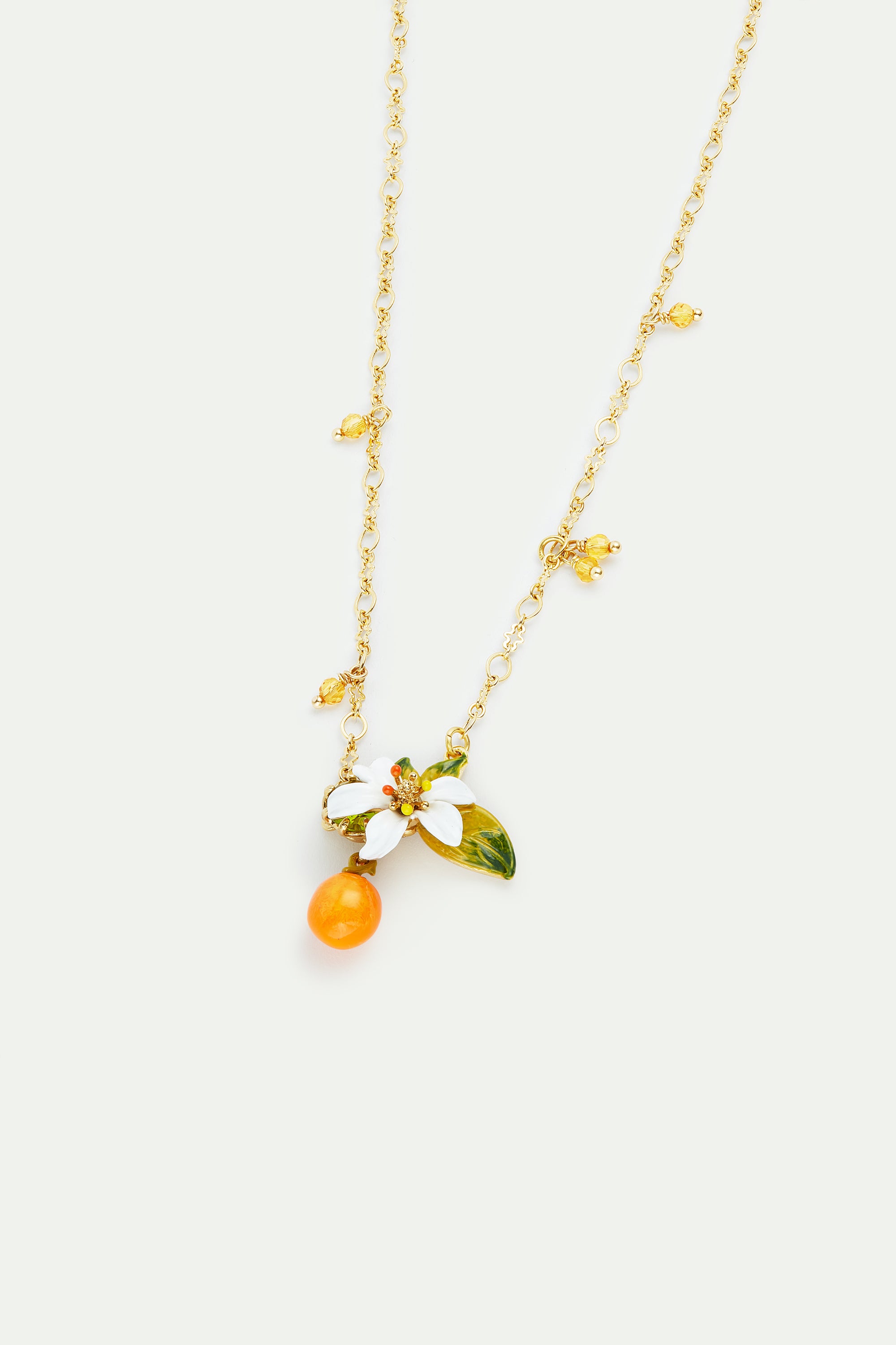 Collar pendiente naranja, flor de azahar y pequeñas perlas