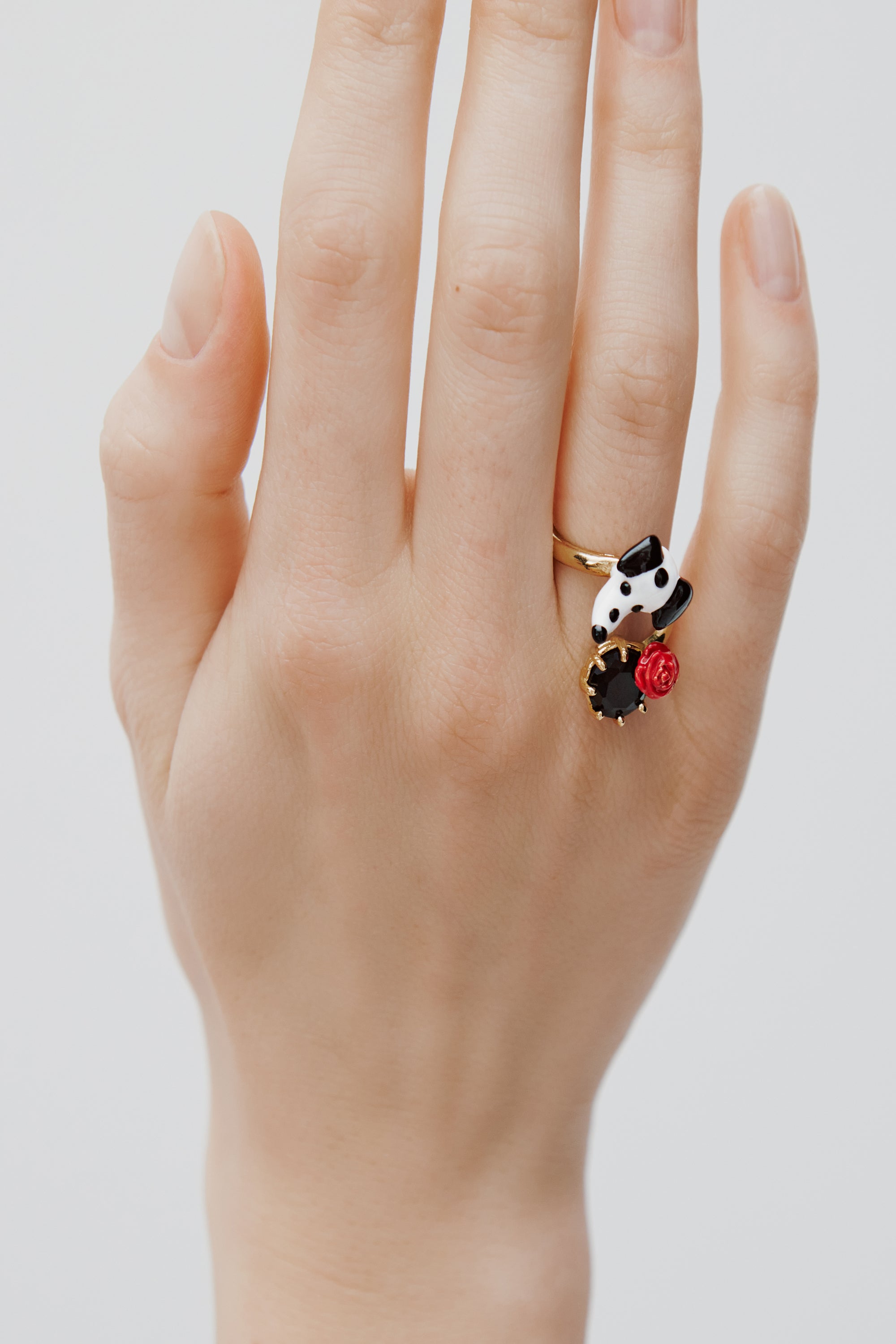 Dalmatian adjustable ring with black faceted round stone and red rose