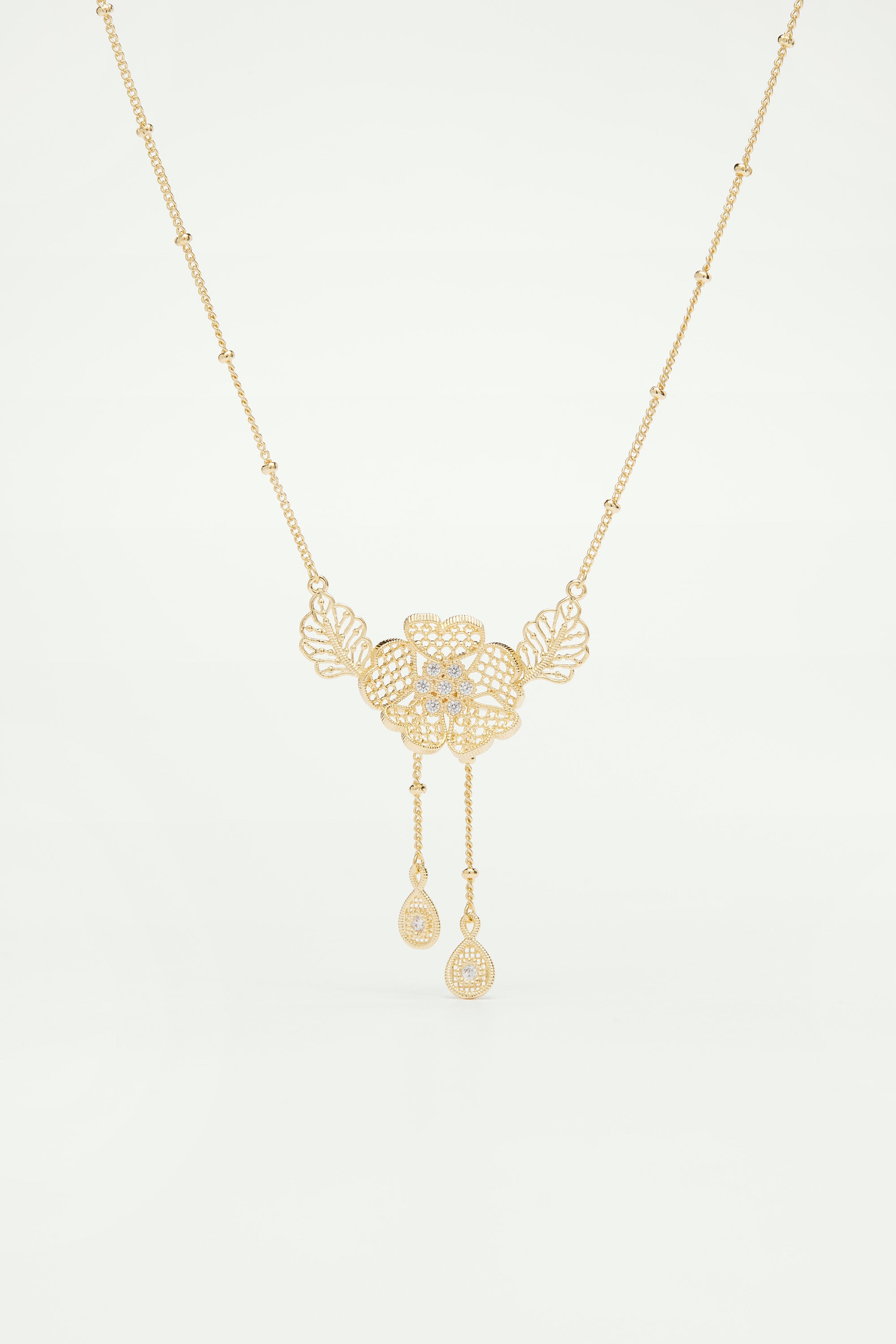 Gold thread pendant fine necklace