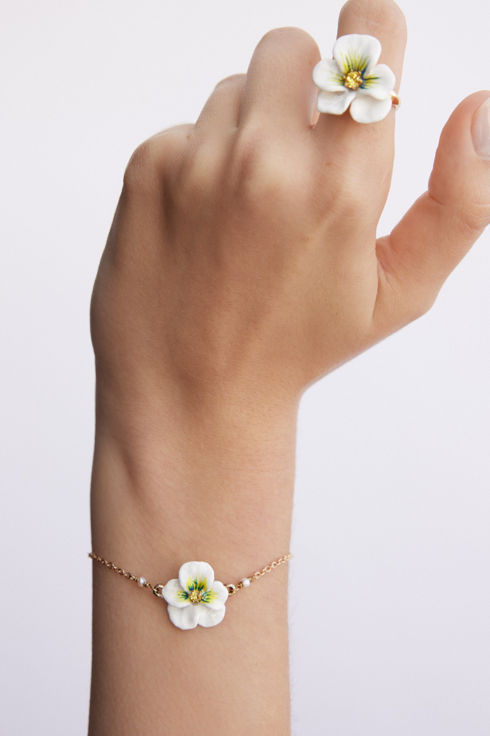 Pulsera fina pensamiento blanco y cristal tallado