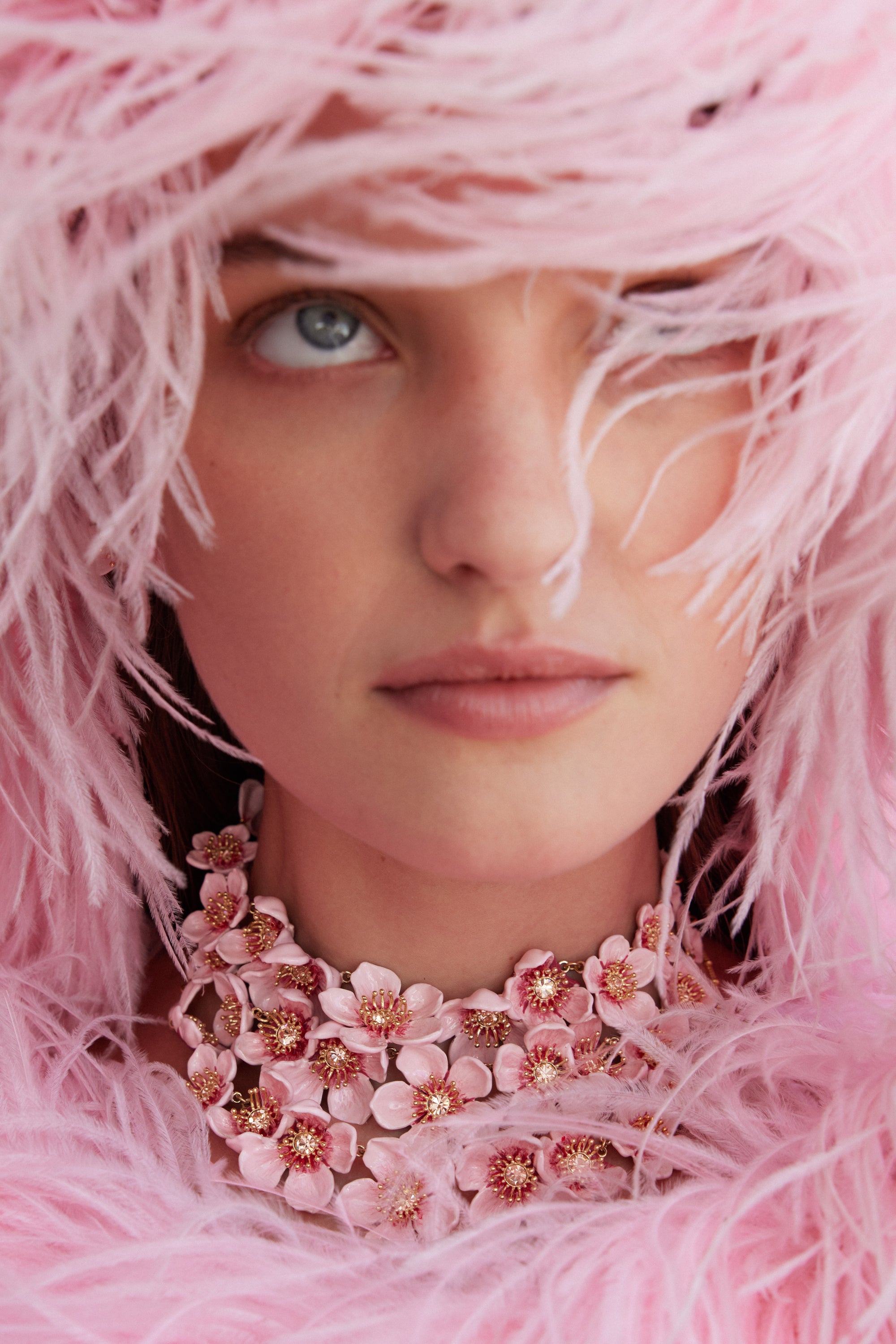 Collar pechera flores de cerezo rosas