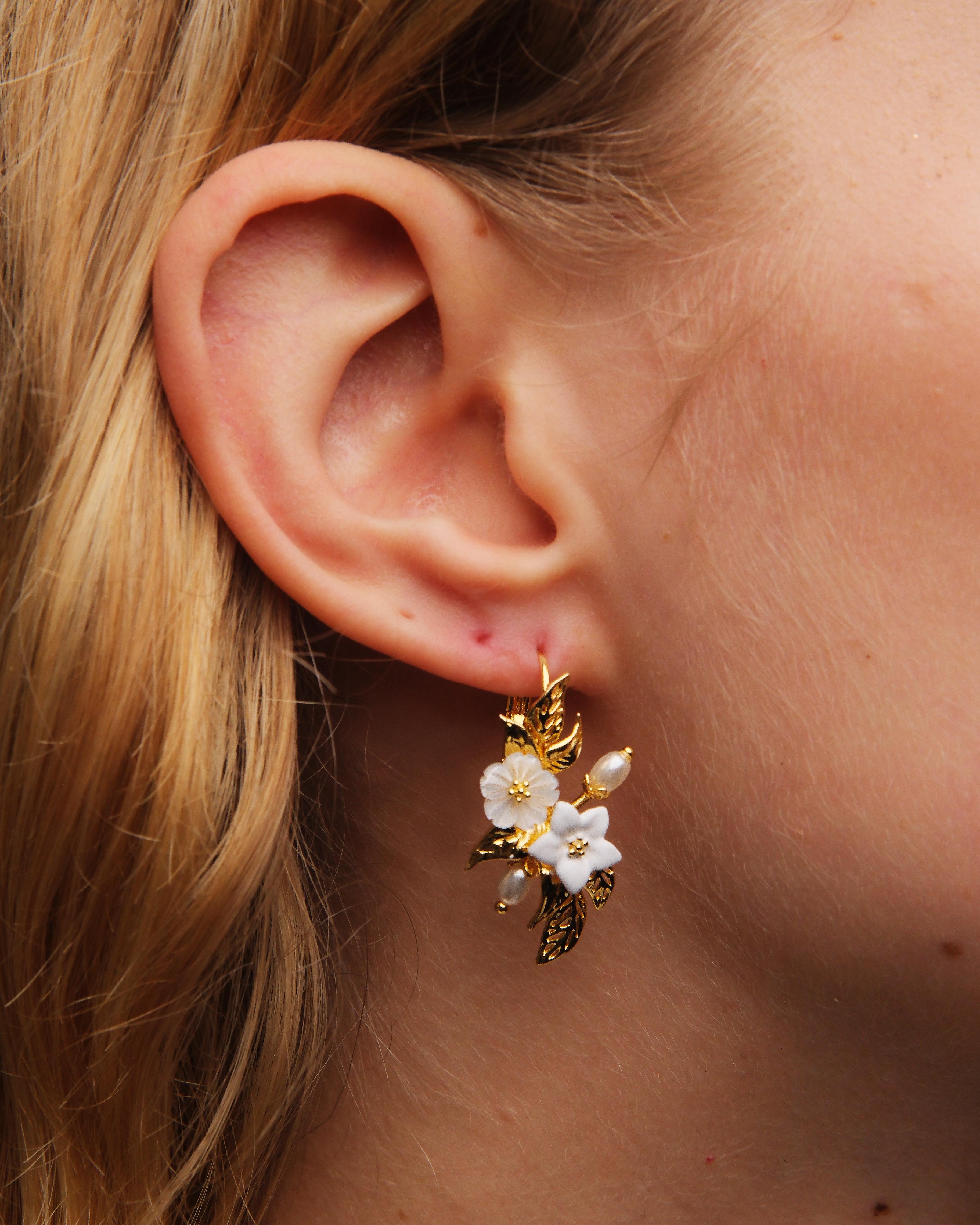 White jasmine and gold-plated leaves earrings