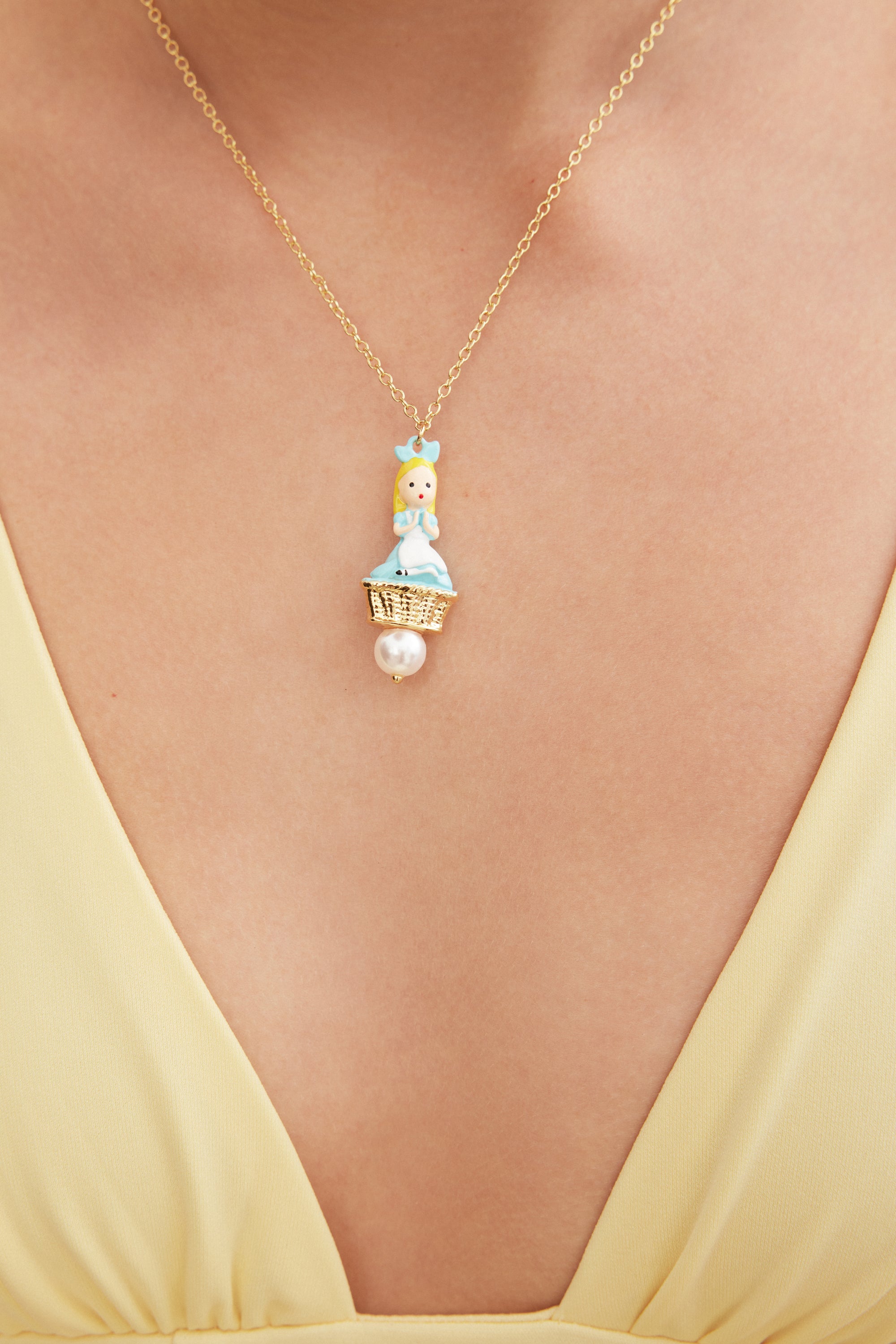 Alice pendant necklace and imitation pearl