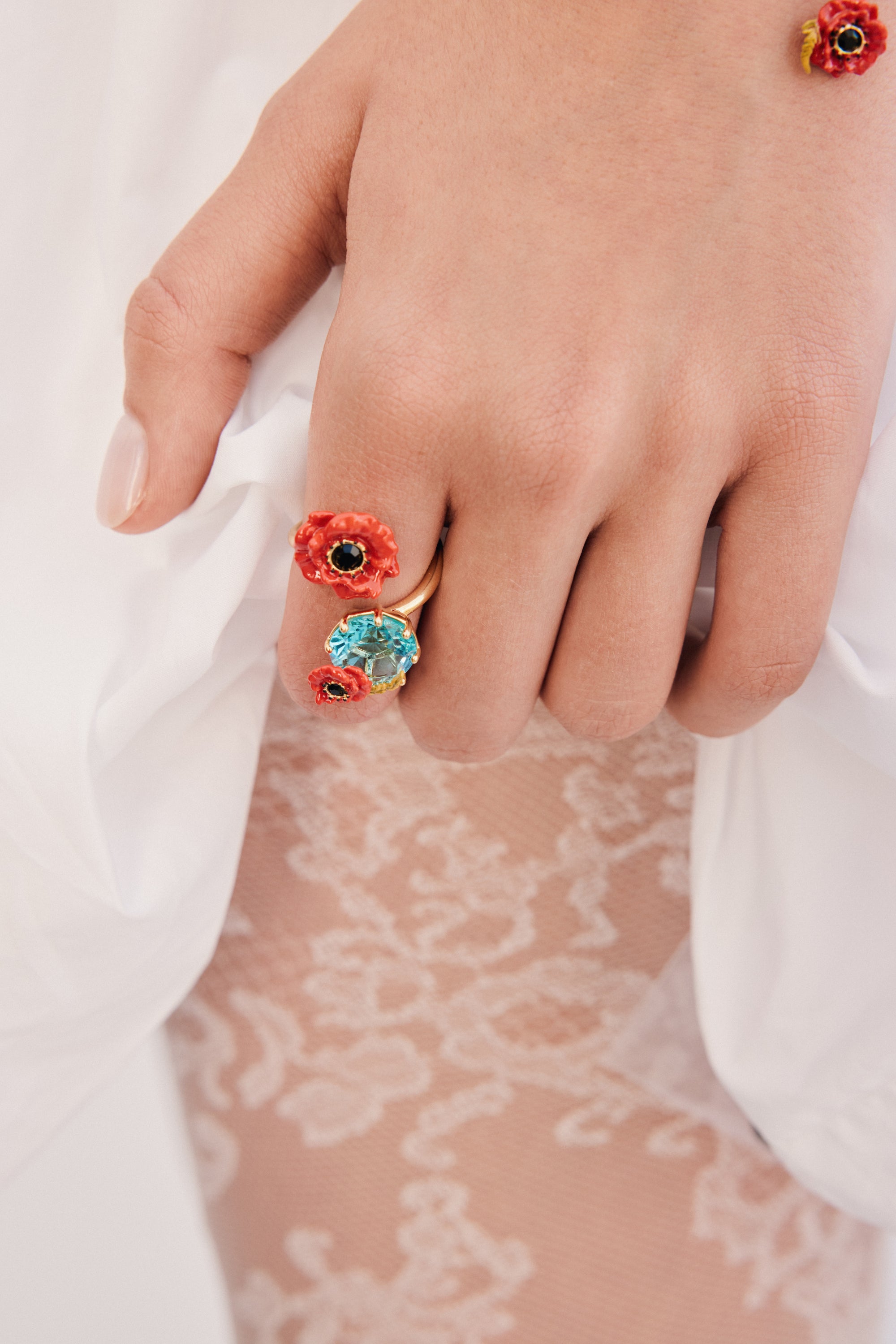 Adjustable ring with round blue stone and poppies