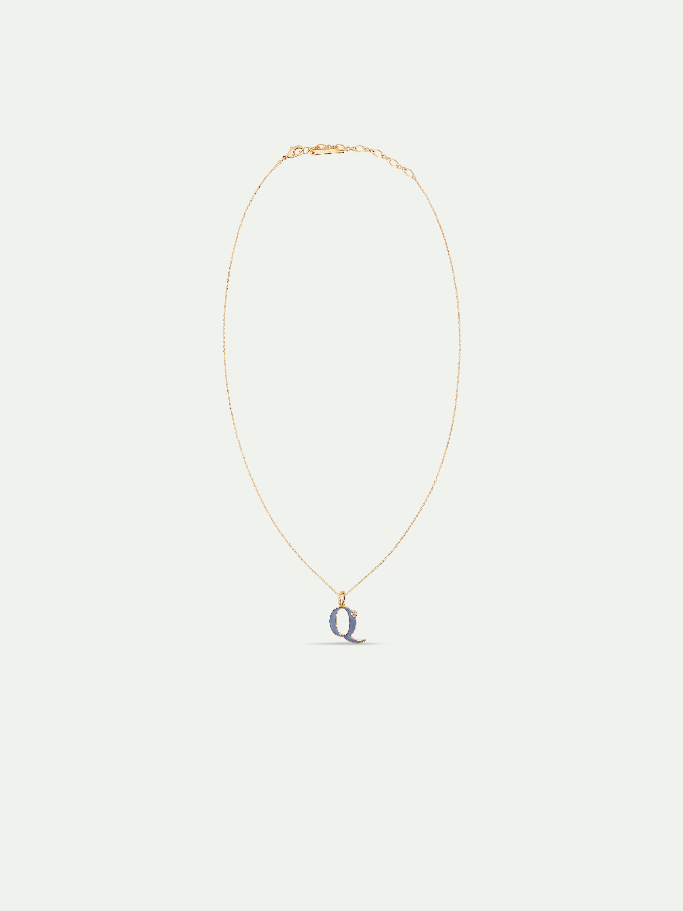 Letter Q pendant necklace