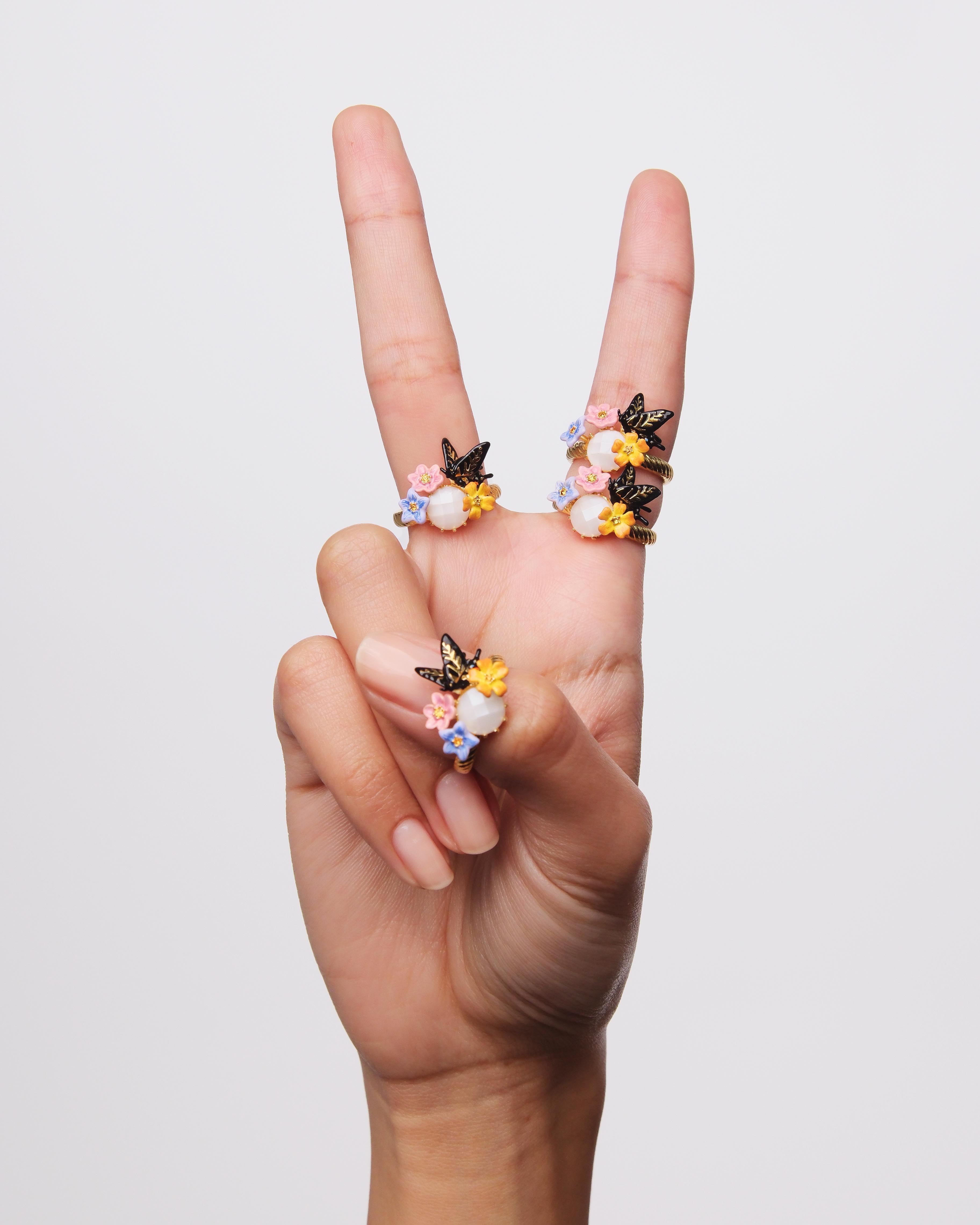 Anillo de cóctel mariposa, 3 flores de jazmín de colores, mariposa y piedra facetada