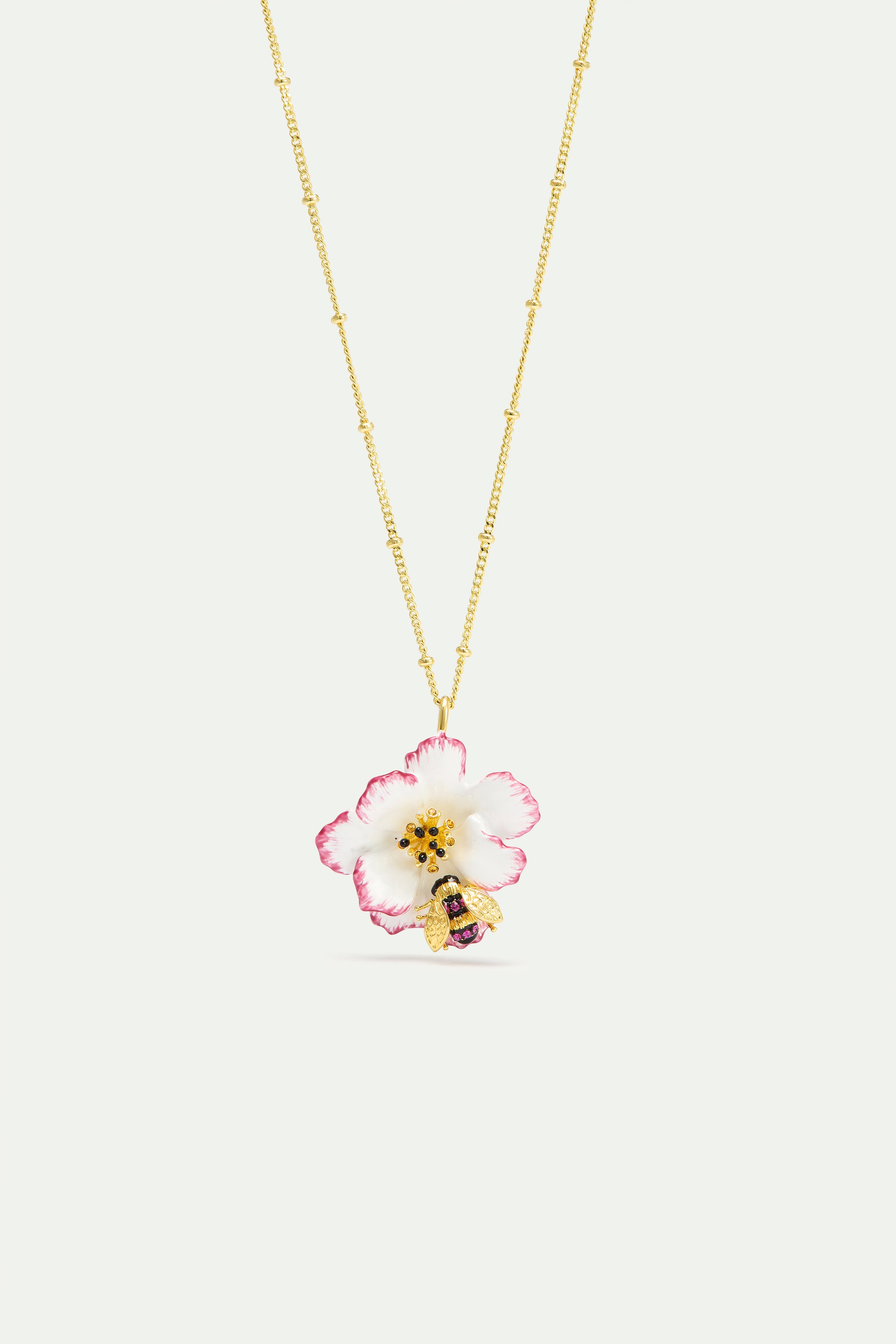 Collar colgante cosmos blanco y rosa y abeja dorada