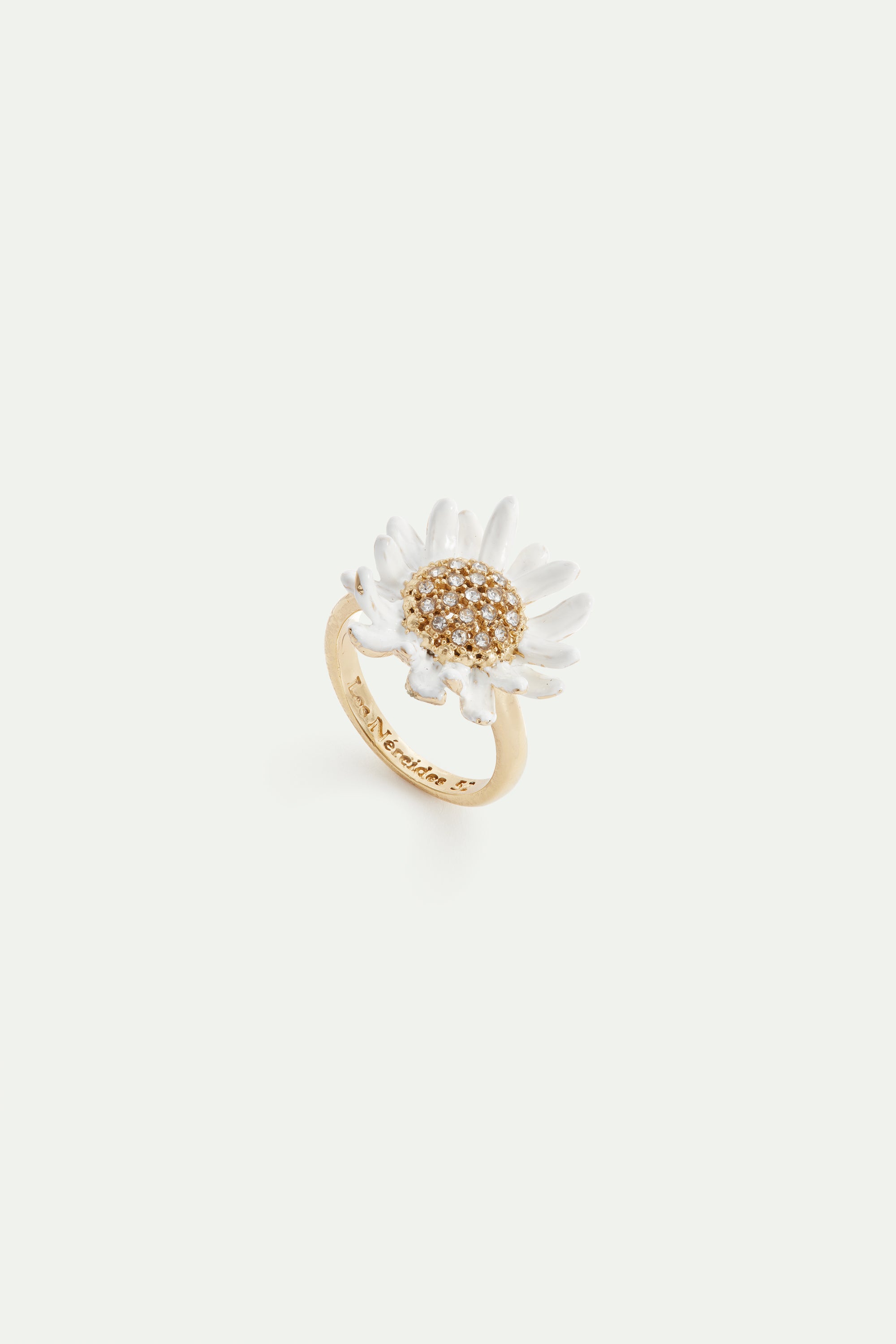 White and gold daisy ring with a pavé heart