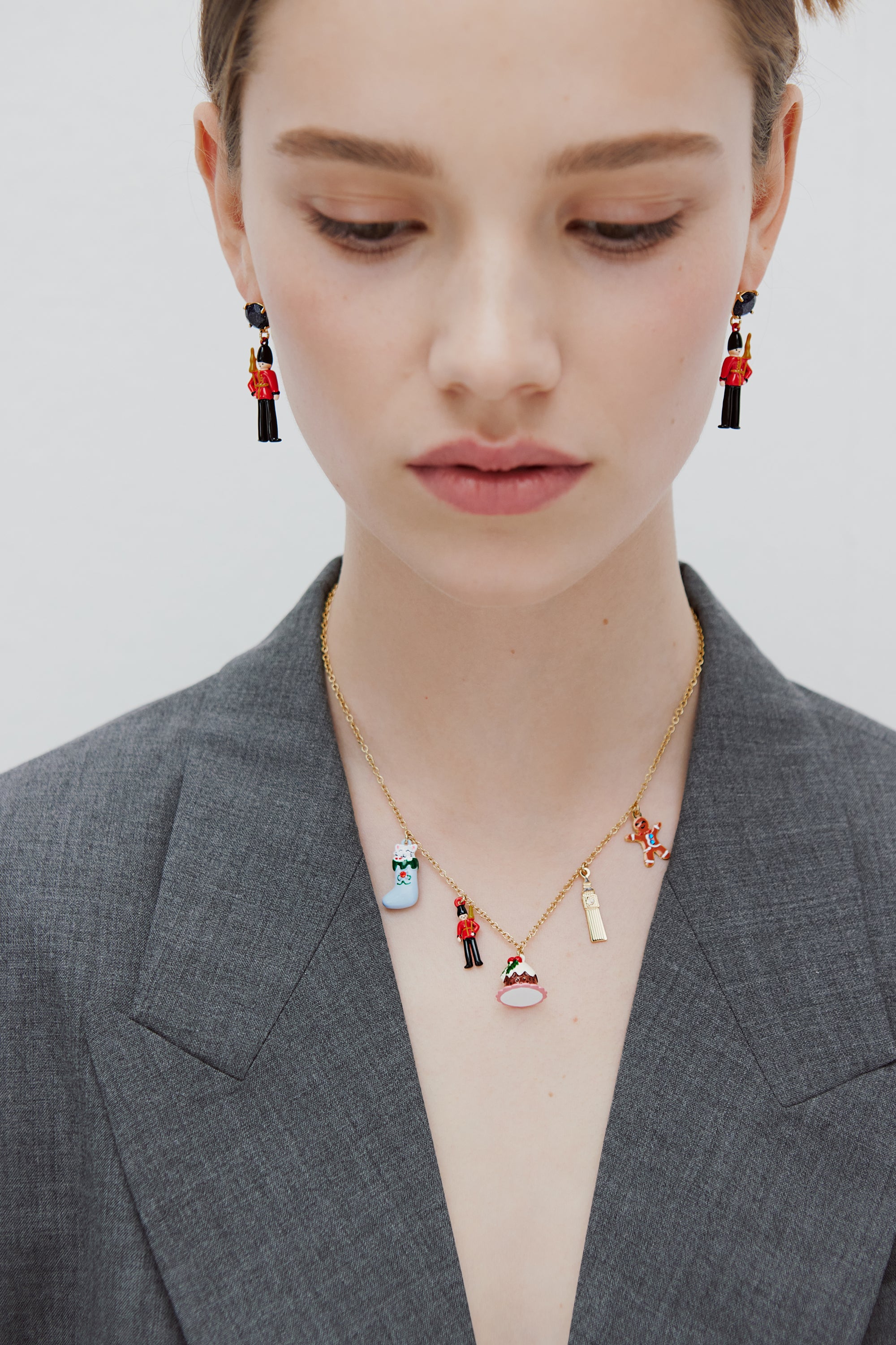 Earrings with black and red king's guards and black faceted glass