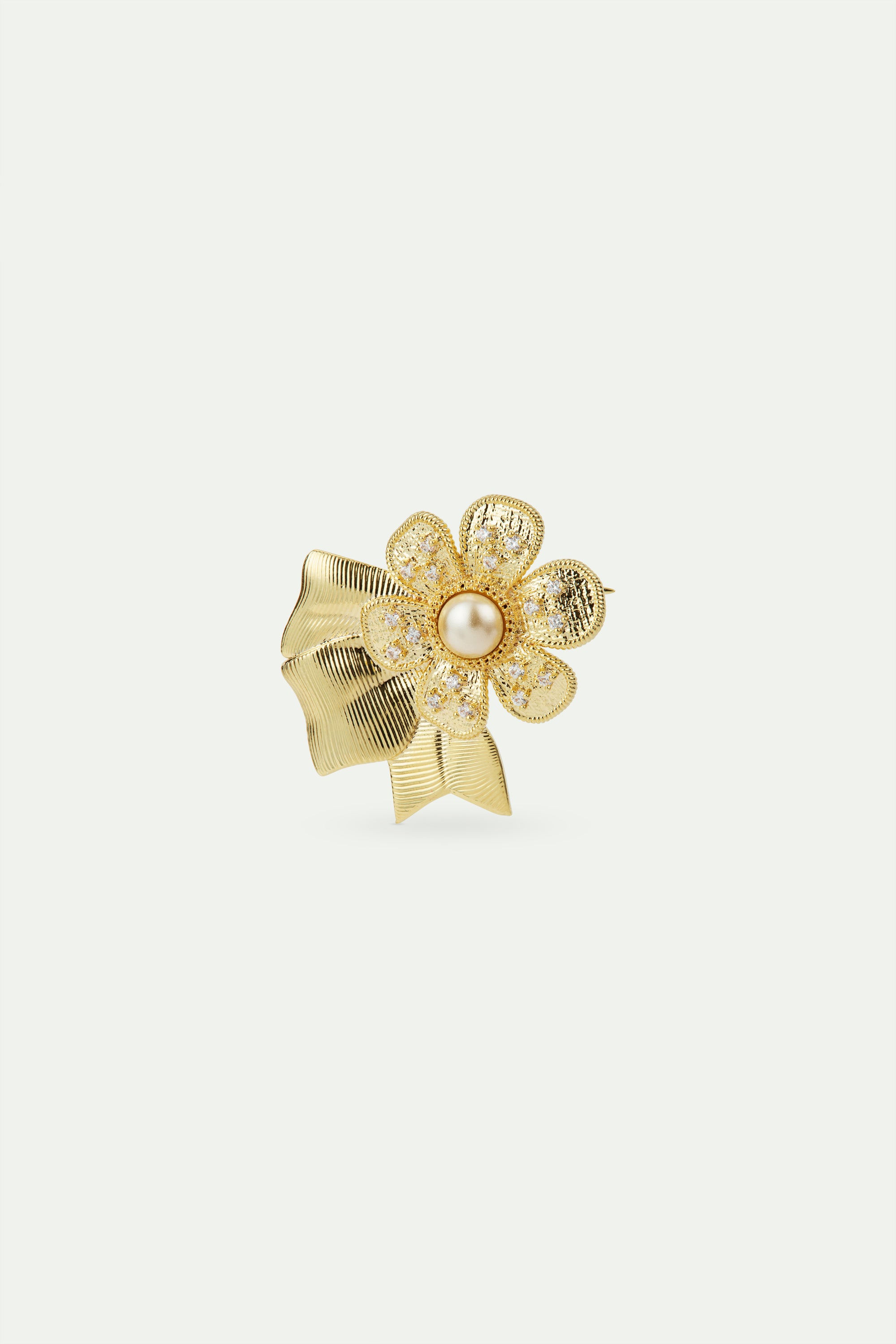 Broche flor de latón dorado y perla fantasía