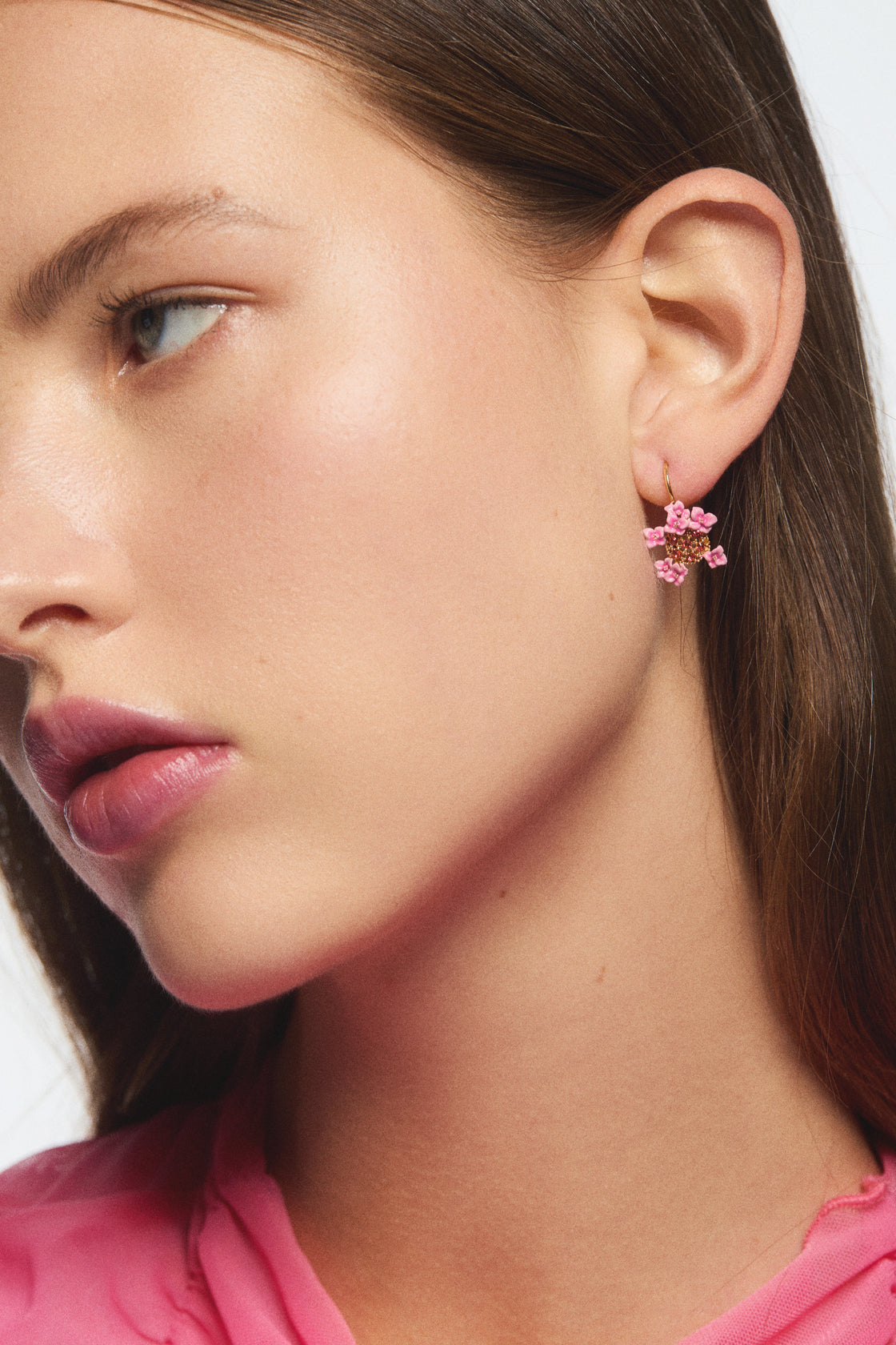 Sleeper earrings with pink and gold crystals and hydrangea flowers