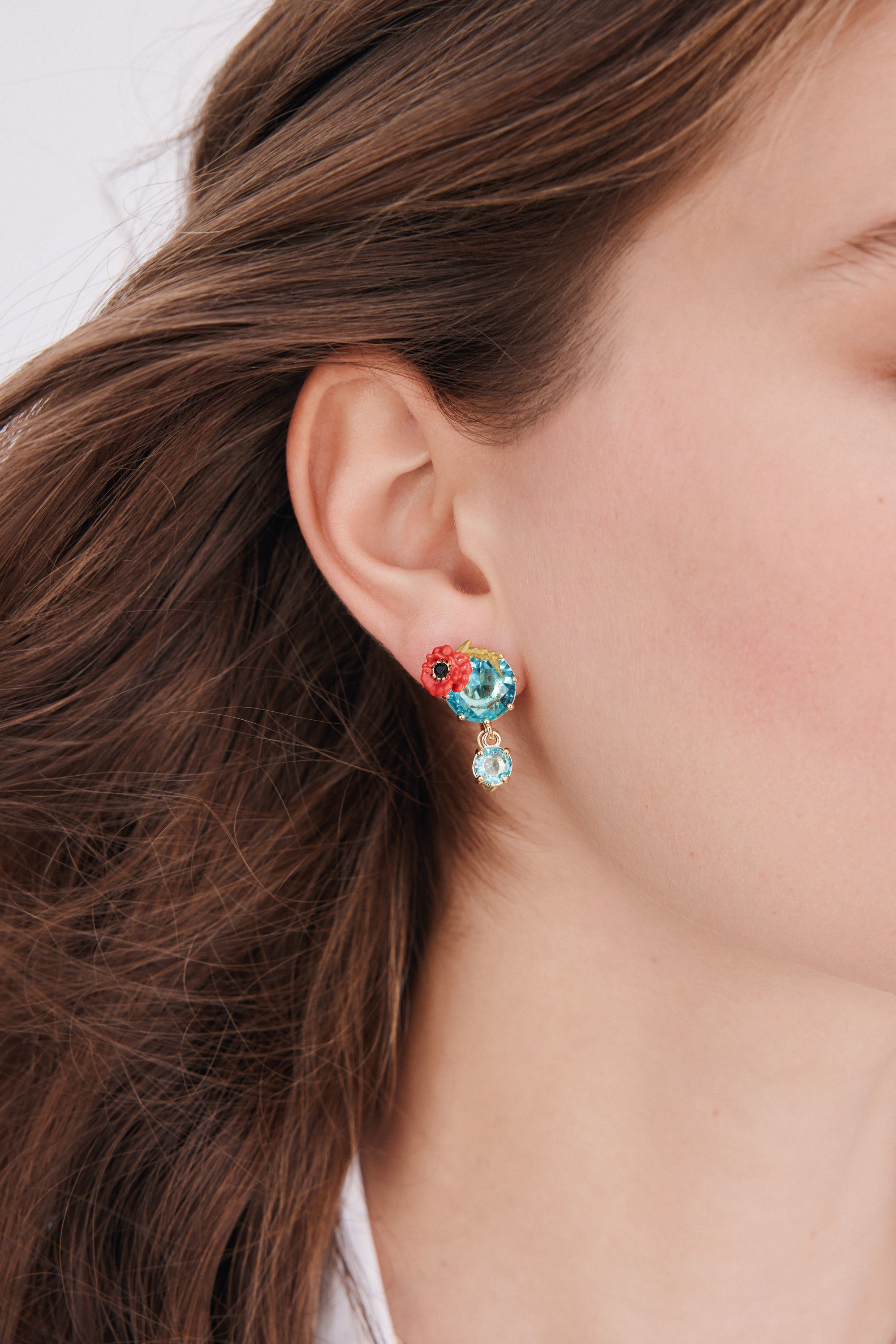 Clip-on earrings with round blue stones and poppies