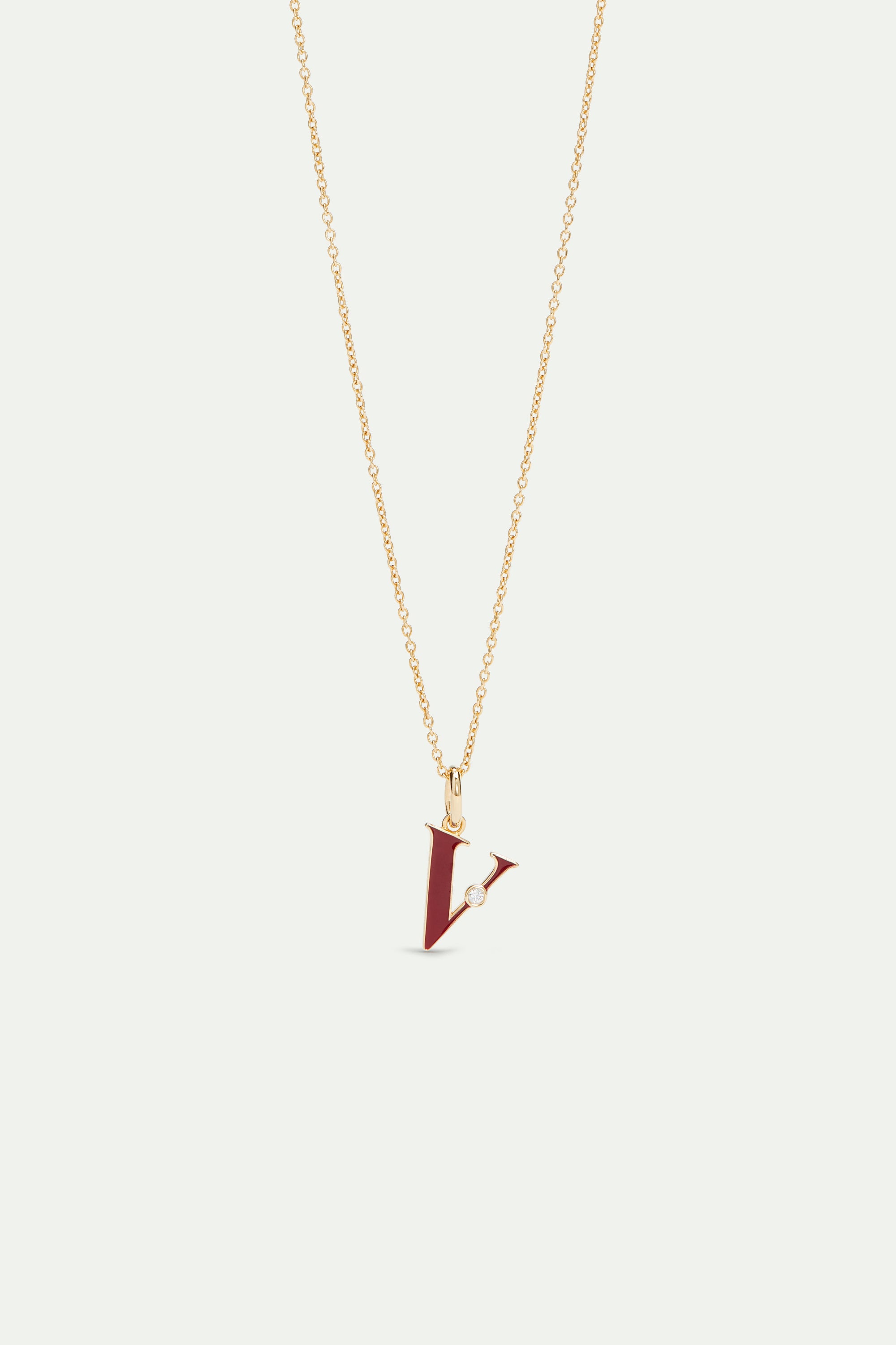 Letter V pendant necklace